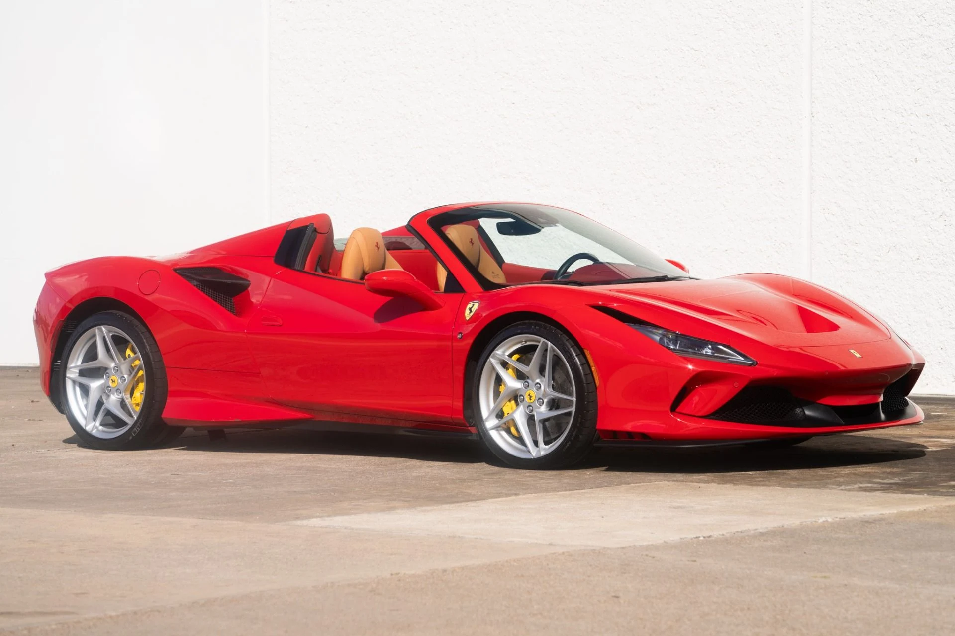 mph016_3297026553_Used_2023_Ferrari_F8_Spider_1759528459_1fa854f101