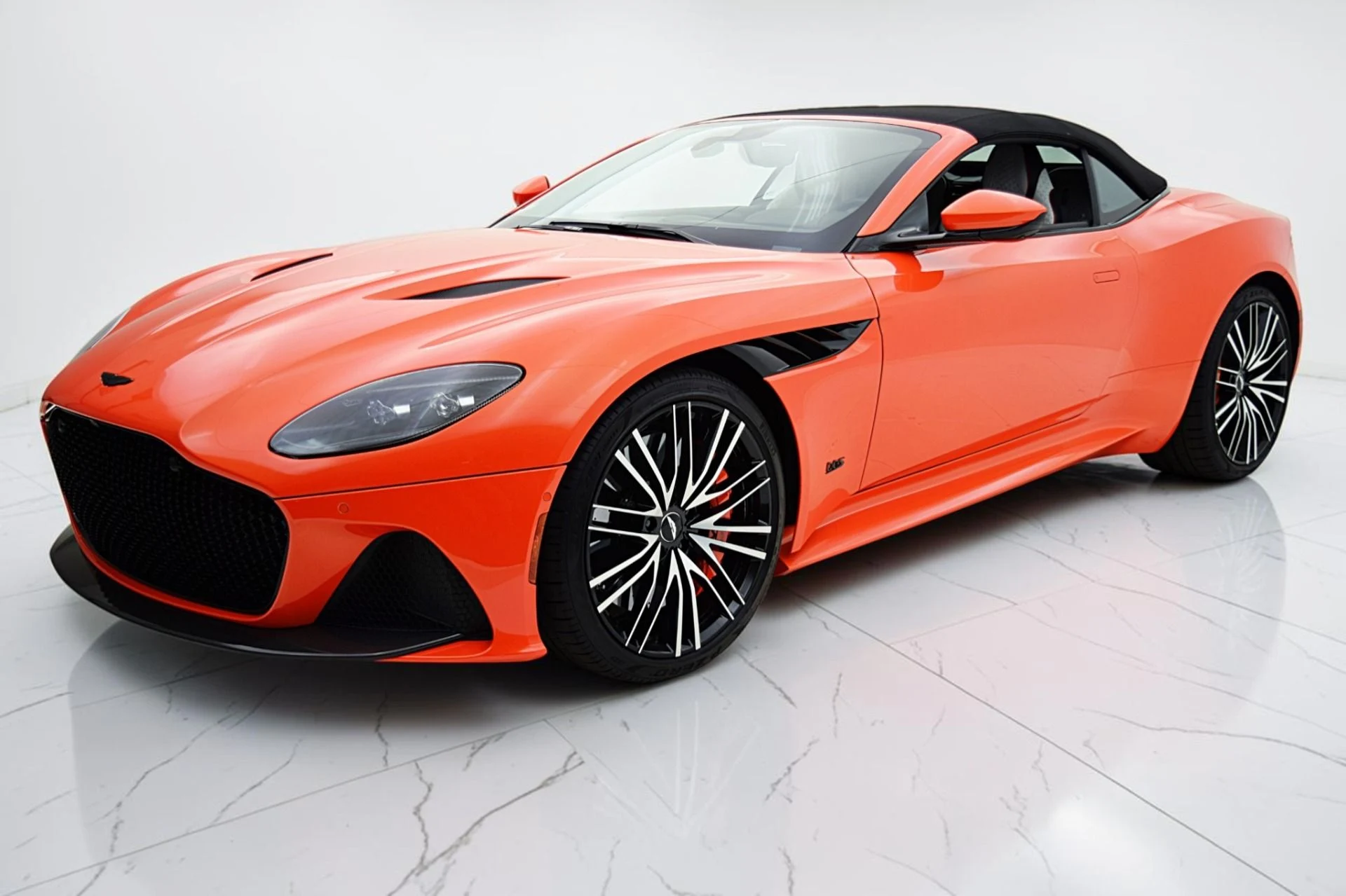 mph016_3305258602_Used_2023_Aston_Martin_DBS_Volante_a9ed3fdf60