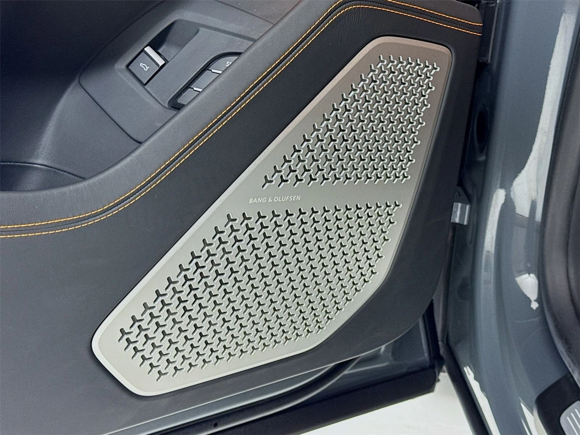 mph016_3308358330_0ff605b0a5f15a94f70b5f580238af21x_4b69b24f13