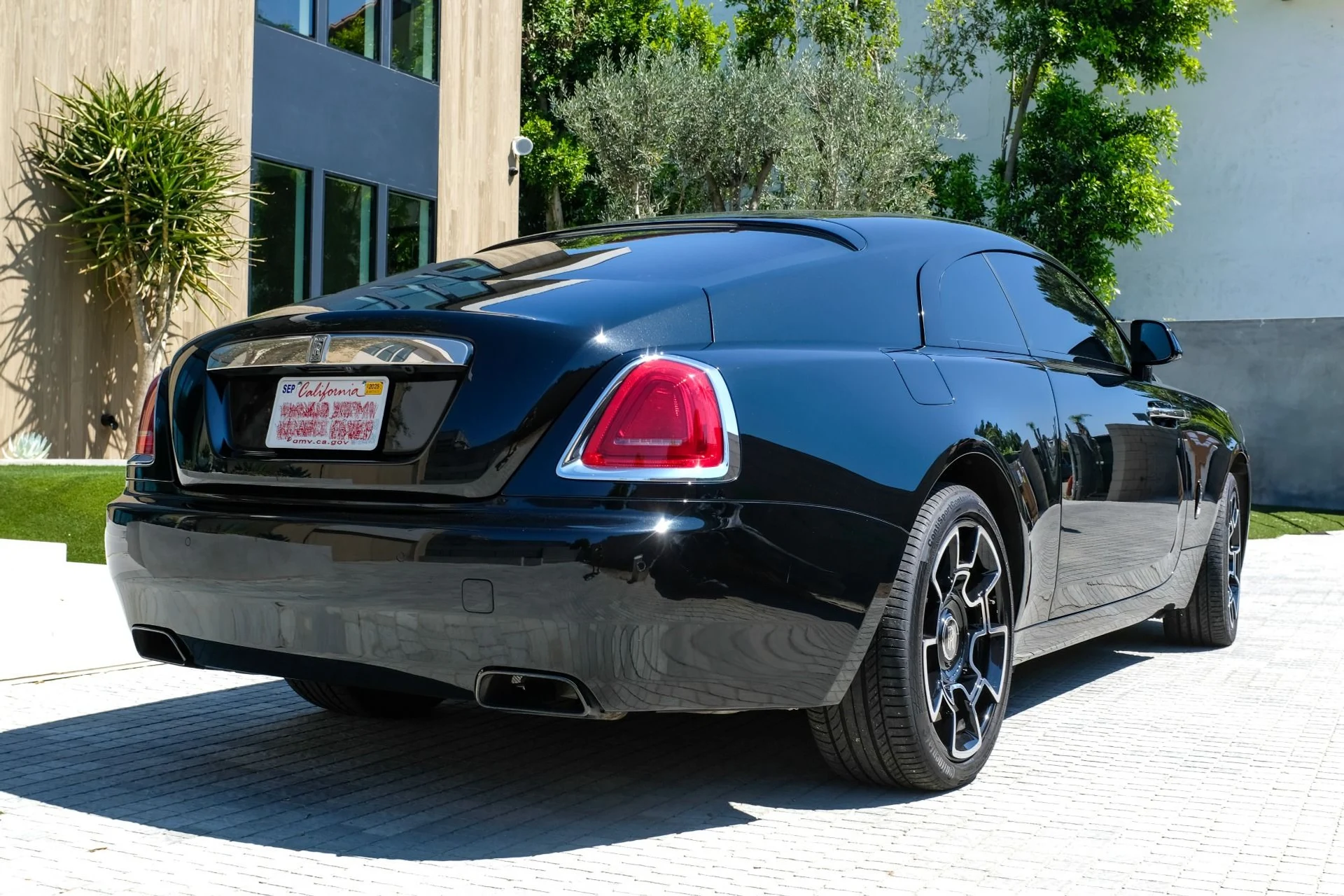mph016_3311054572_Used_2017_Rolls_Royce_Wraith_1753316399_16651f8933