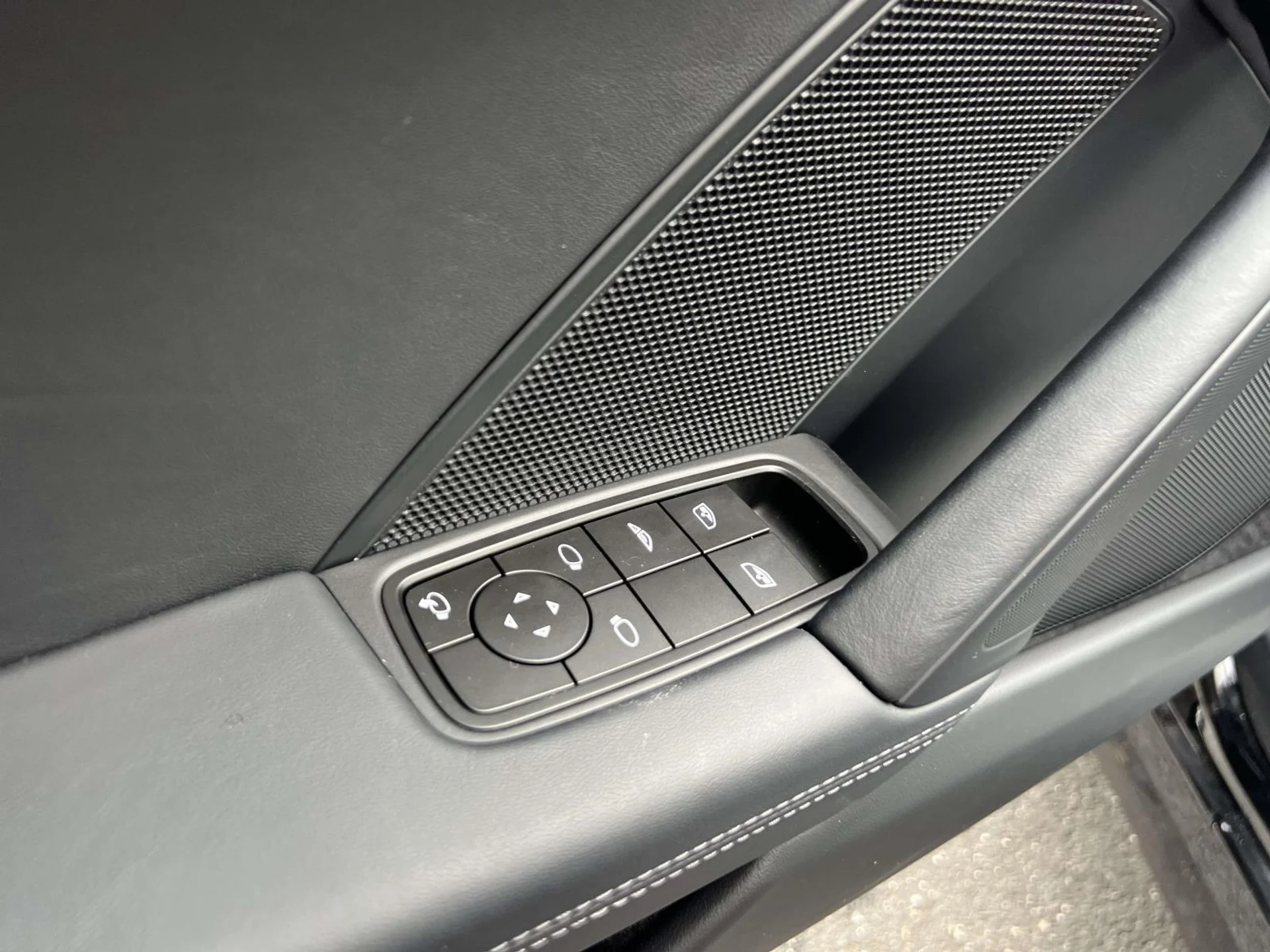 mph016_3318464512_54ce9a25d3e8ea4093a54ca347ae7344_dcb8156508