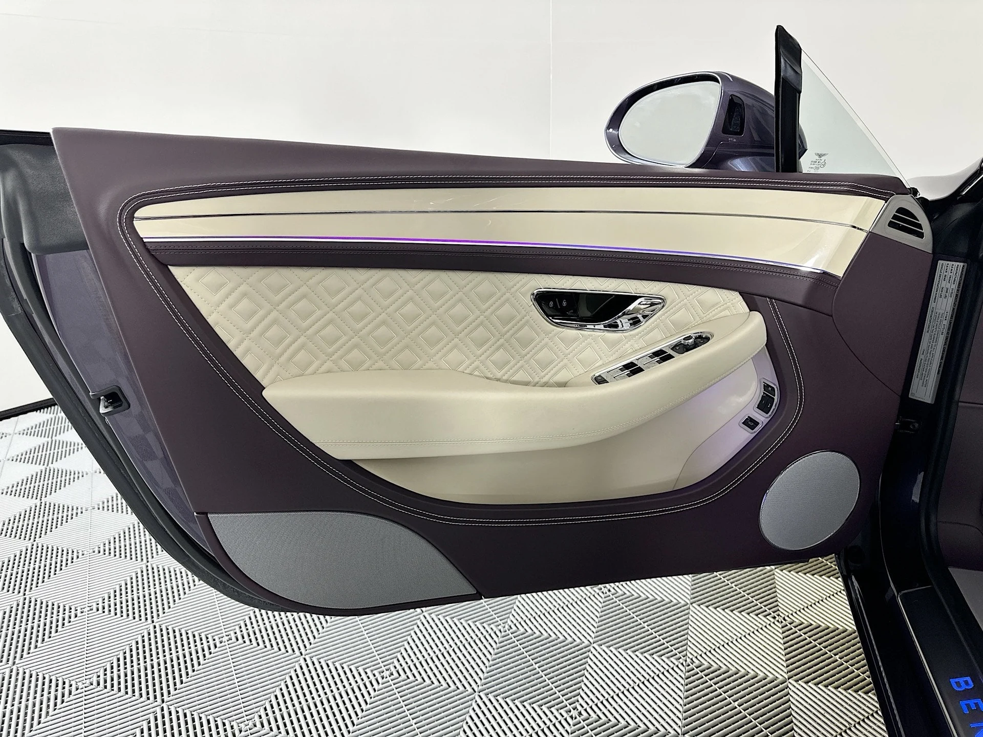 mph016_3319637763_17_19d06e459b