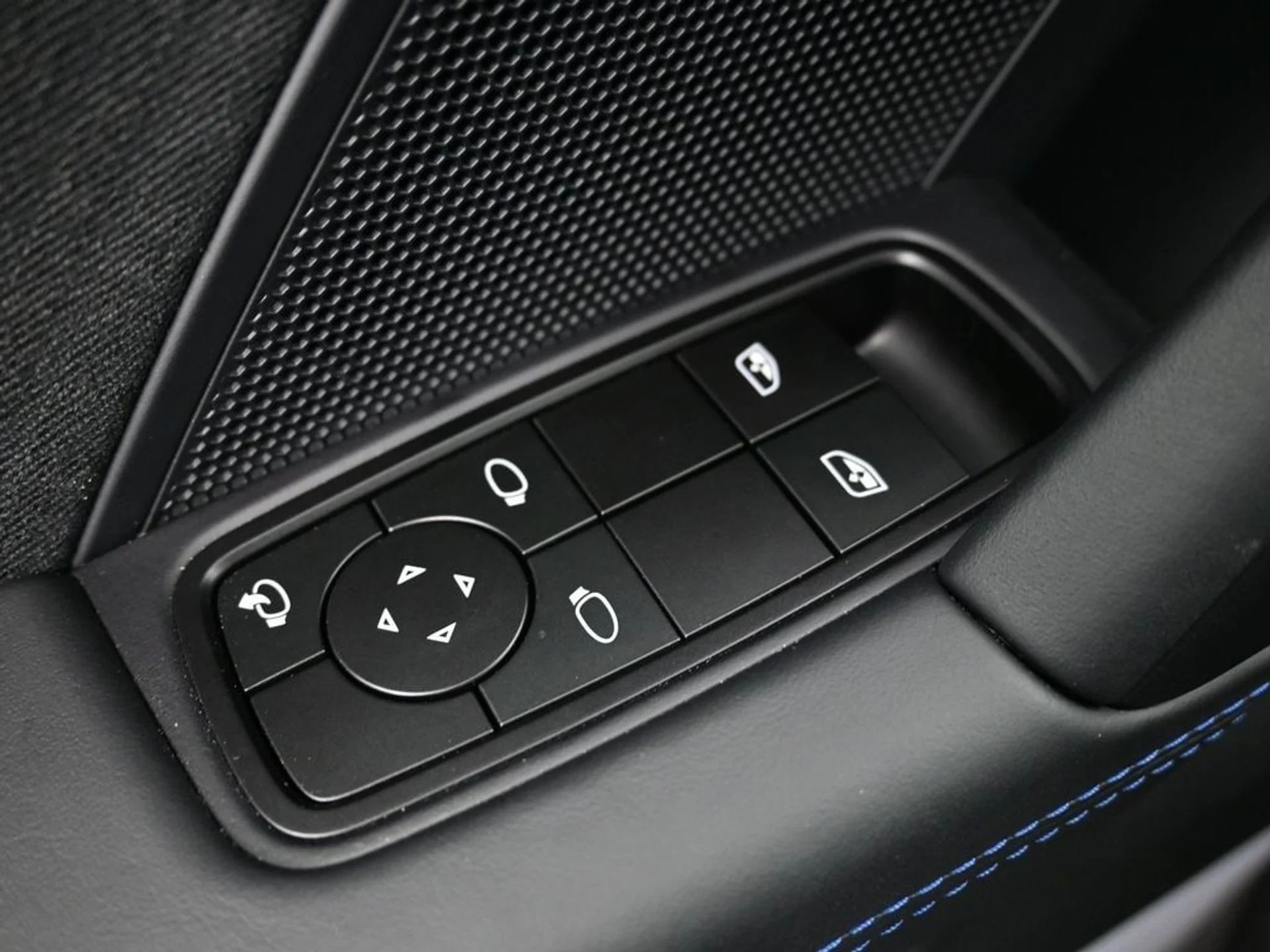 mph016_3324394624_53e5a1f074db93a4048d5d294fd4f834x_ef10c19a74