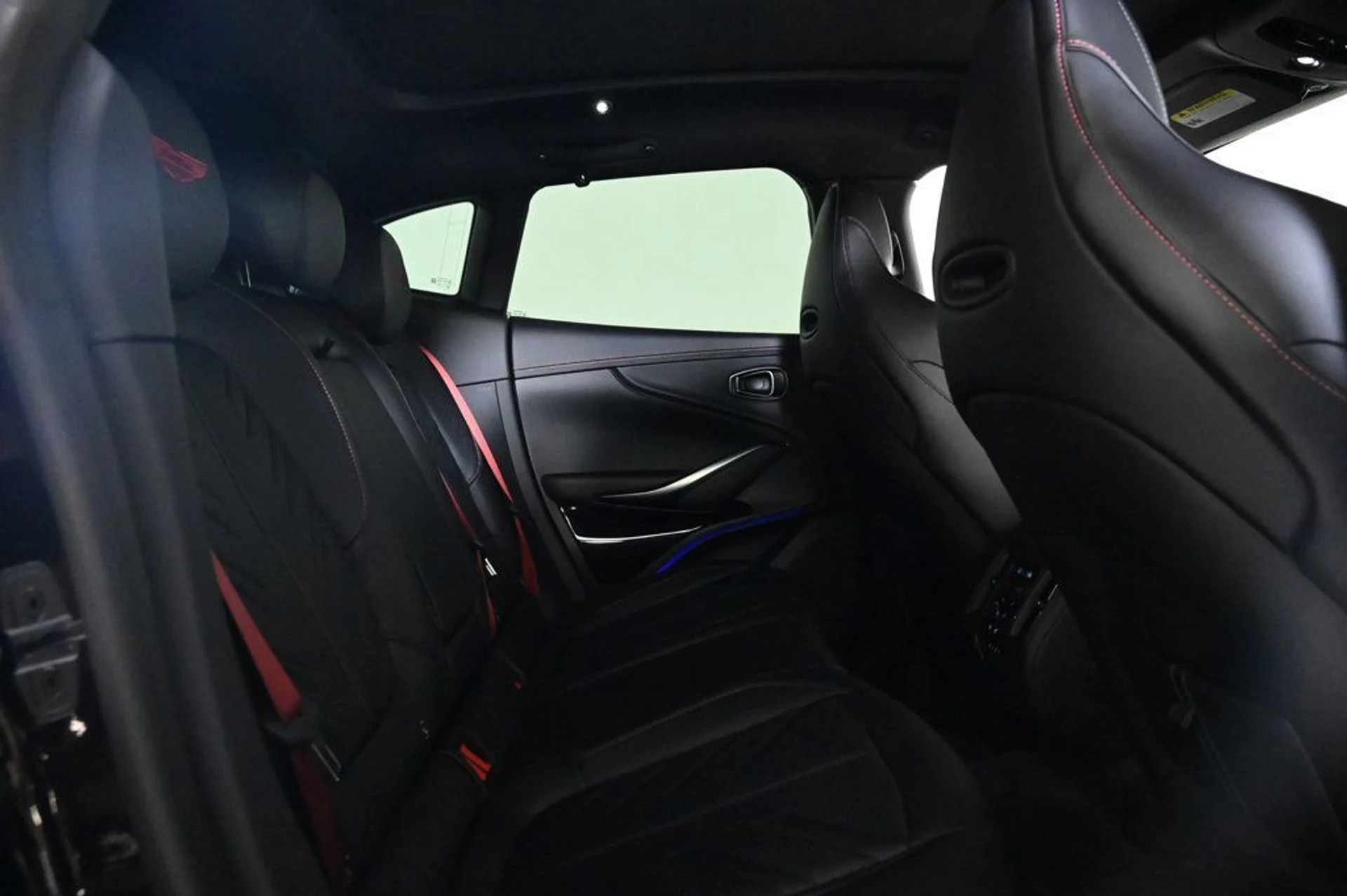 mph016_3345052622_new_2026_aston_martin_dbx_sawd_11350_22964208_16_1024_81d1bde858