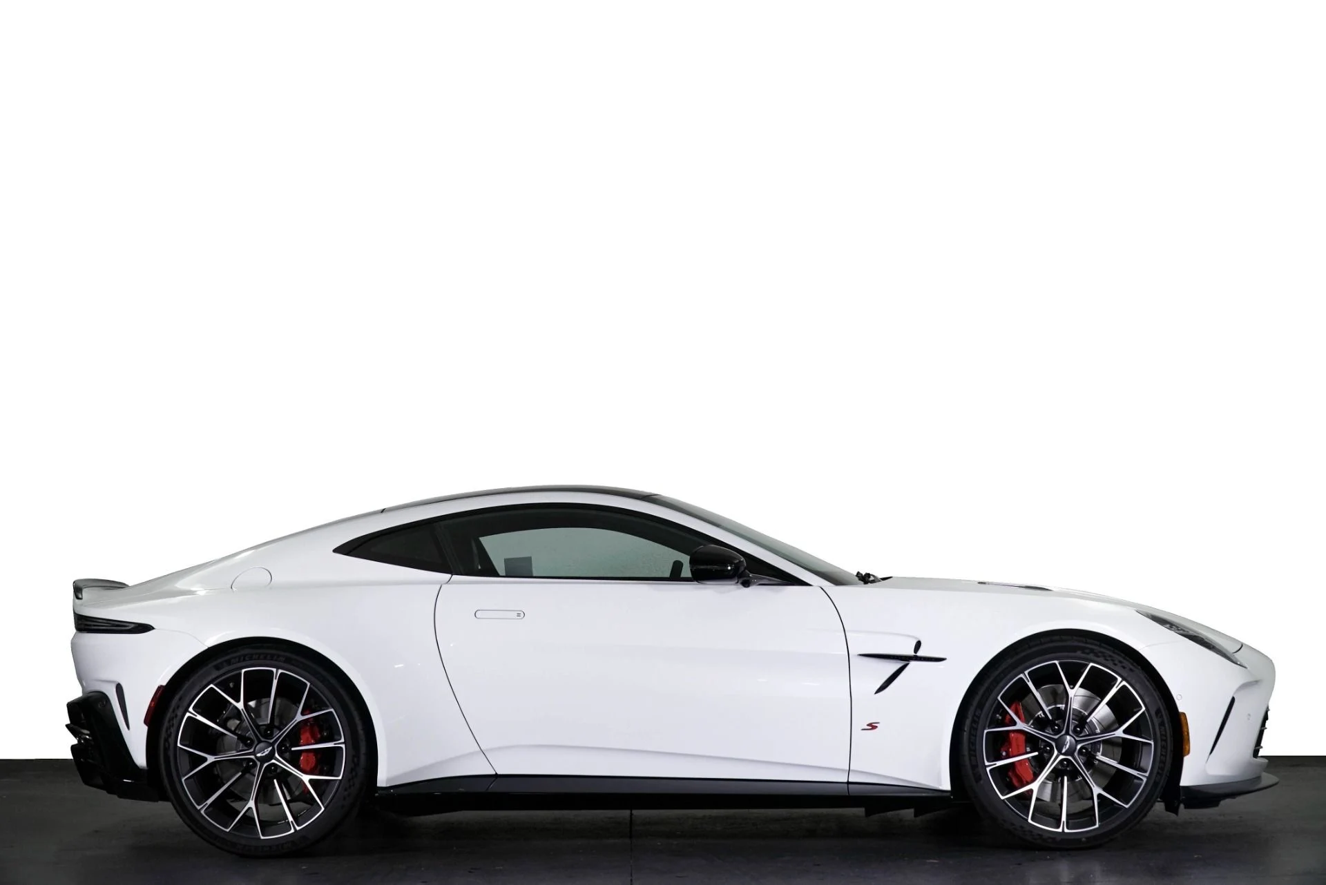 mph016_33460178_New_2026_Aston_Martin_Vantage_1768443052_2d4530f917