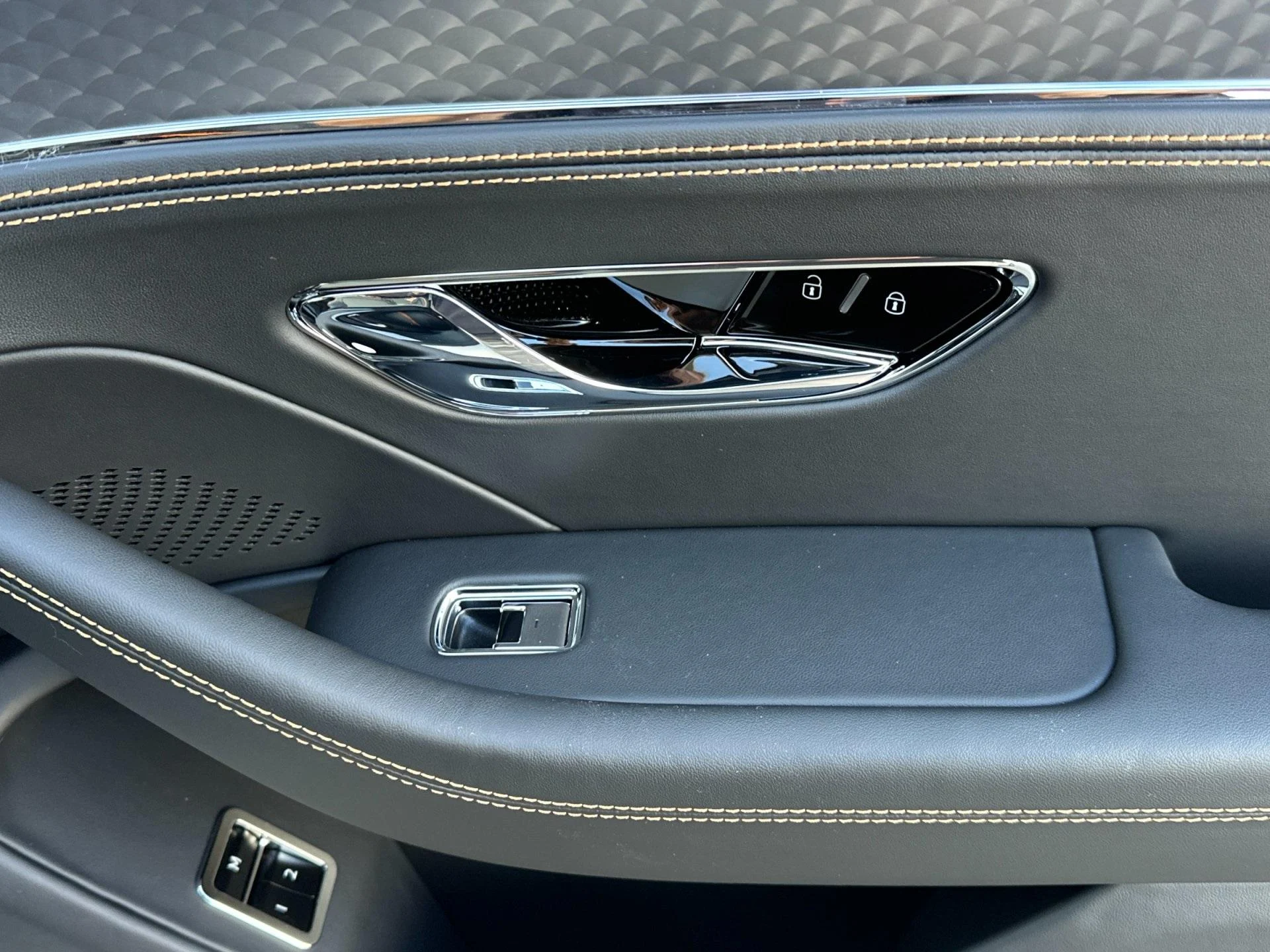 mph016_3347848171_New_2026_Bentley_Flying_Spur_1771602776_3d782e8785