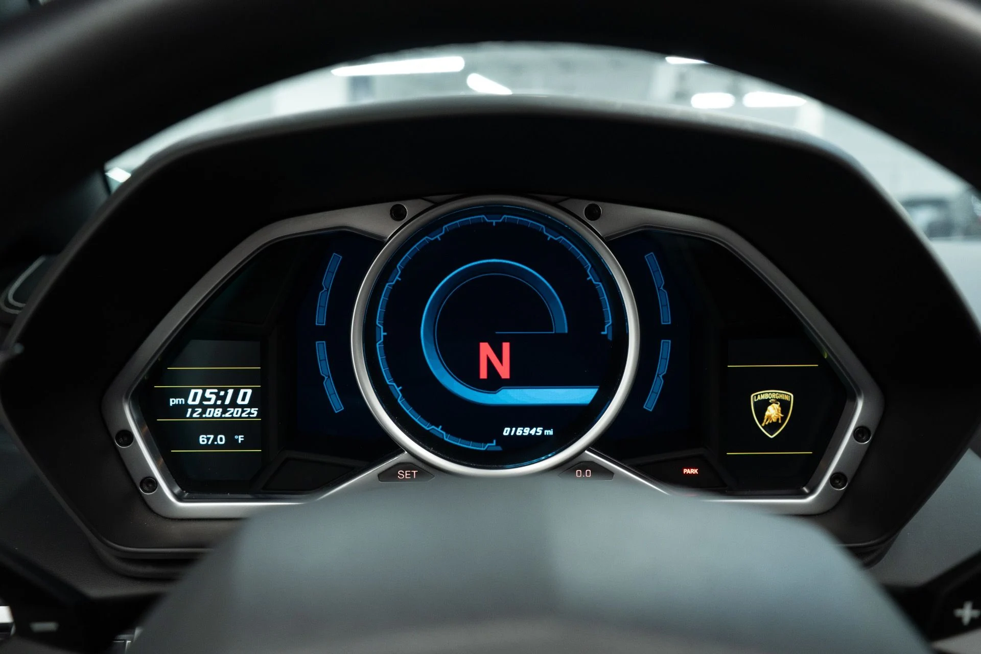 mph016_335017444_Used_2015_Lamborghini_Aventador_LP_700_4_1765230650_47bb89eb0a