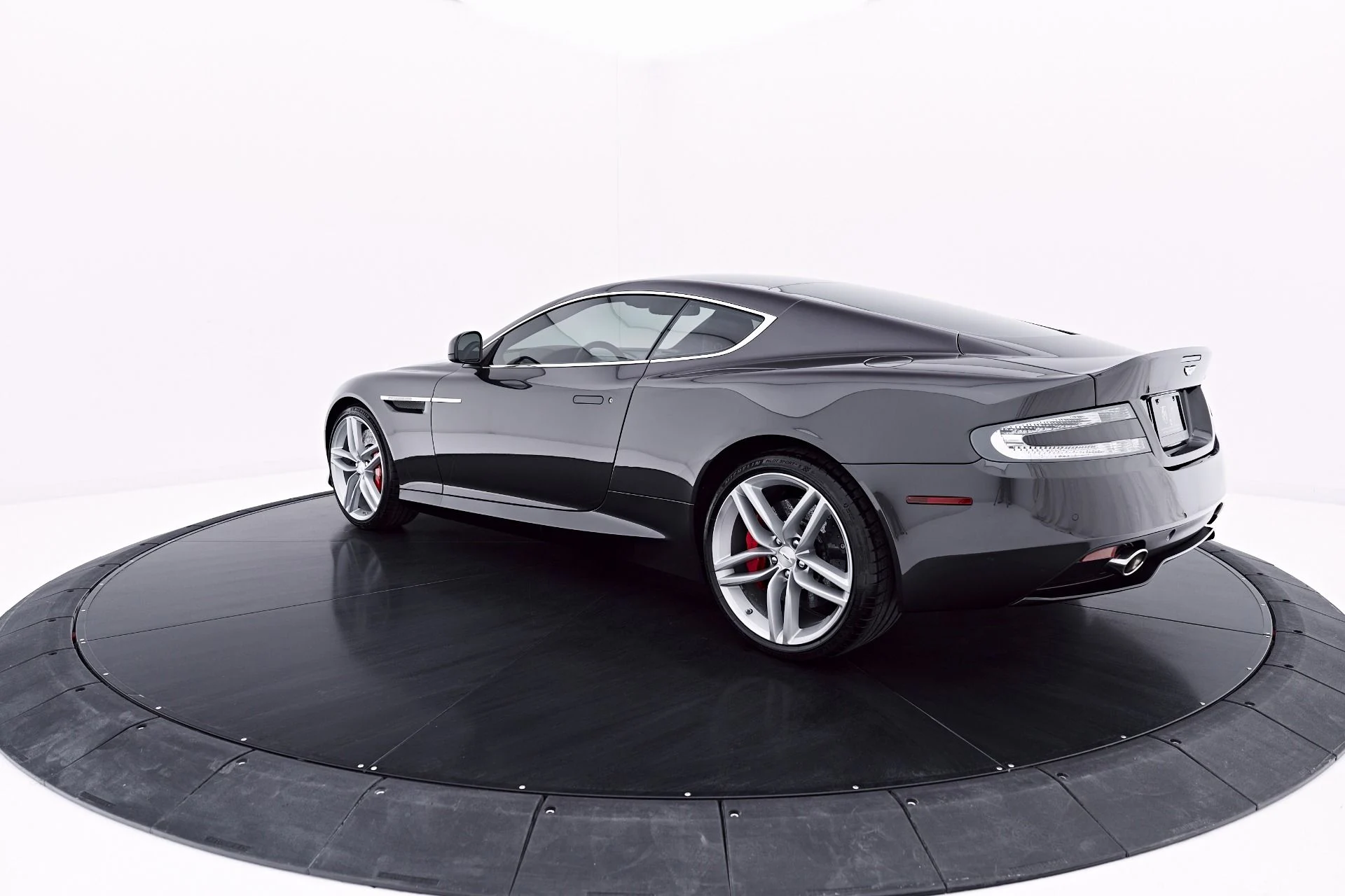 mph016_3351328909_Used_2014_Aston_Martin_DB_9_Base_1780969015_78a2b4247f