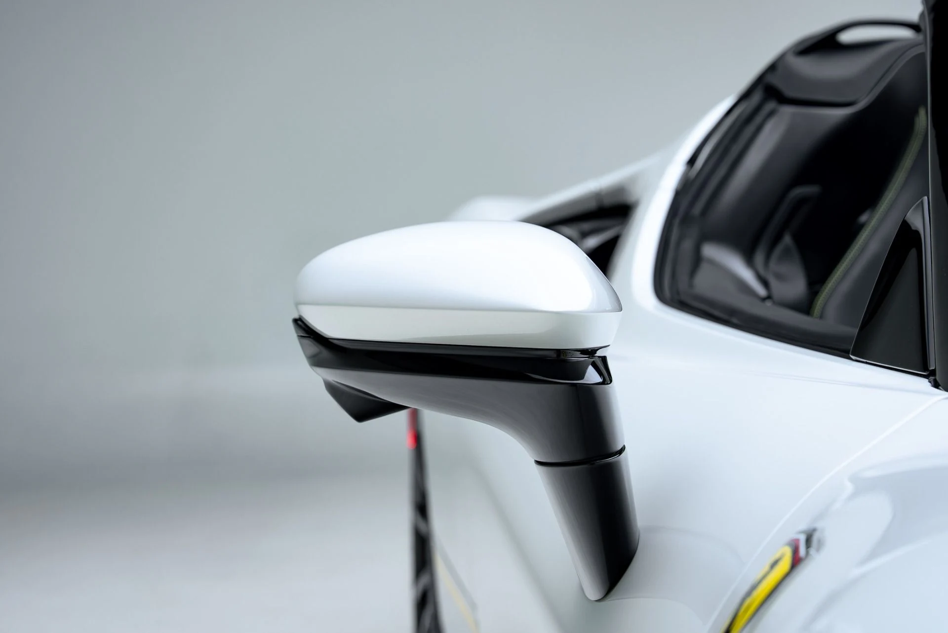 mph016_3355448003_Used_2024_Ferrari_SF_90_Spider_1777485078_823275da73