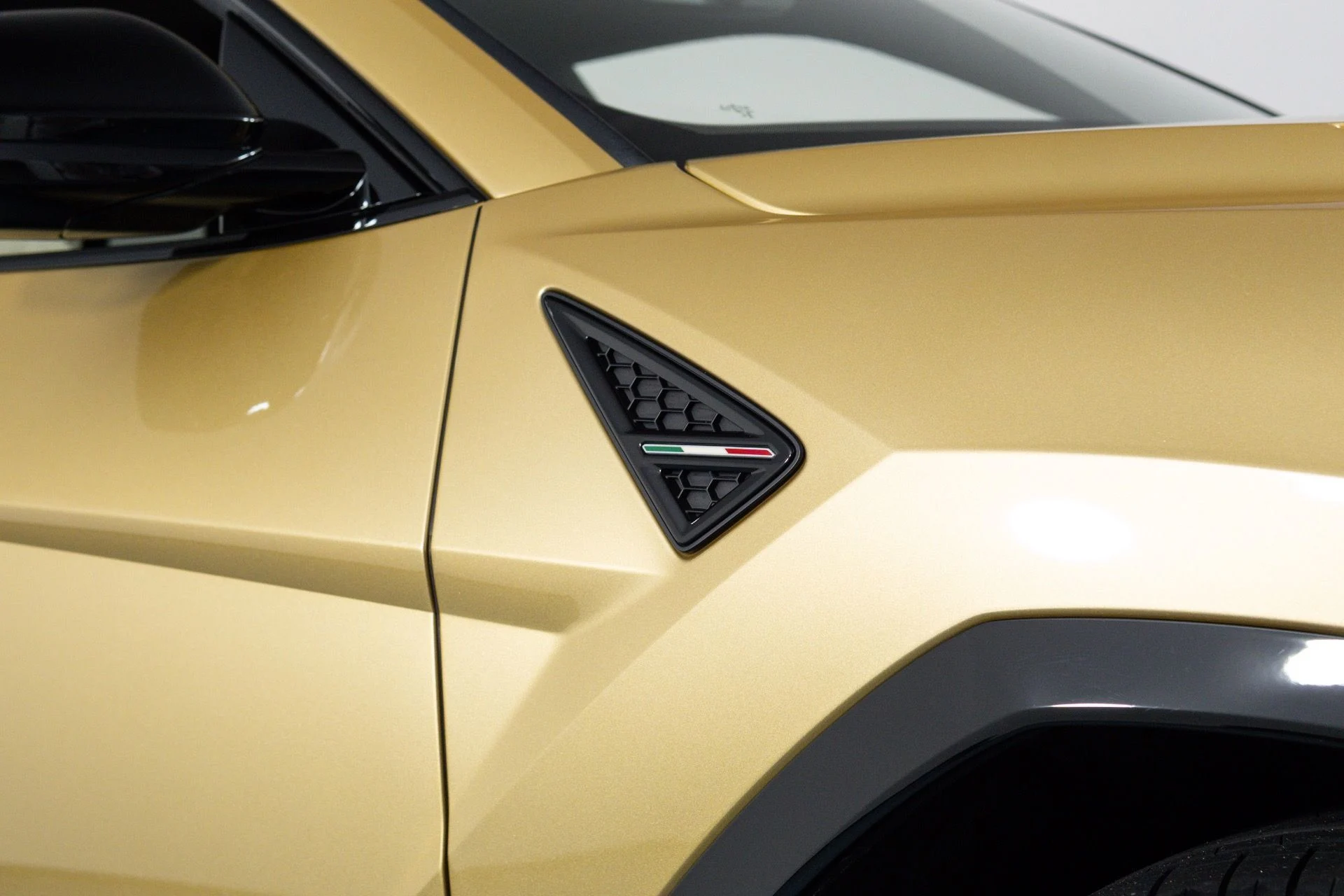 mph016_3357255132_Used_2023_Lamborghini_Urus_S_1781741186_6b9322686b