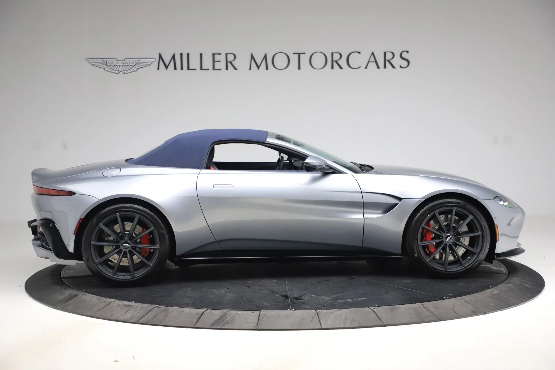 mph016_3357652617_Used_2021_Aston_Martin_Vantage_Roadster_1610739854_f60966f7d6