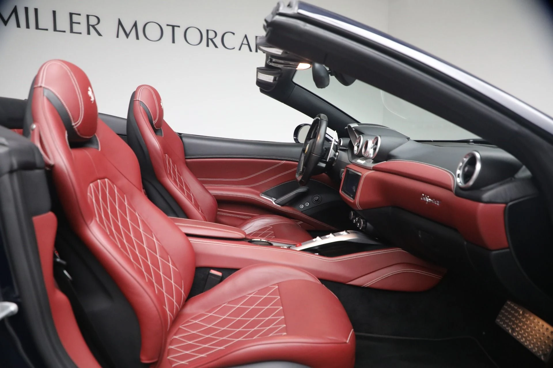mph016_3358238099_Used_2016_Ferrari_California_T_1779312555_3d25b7dc4a