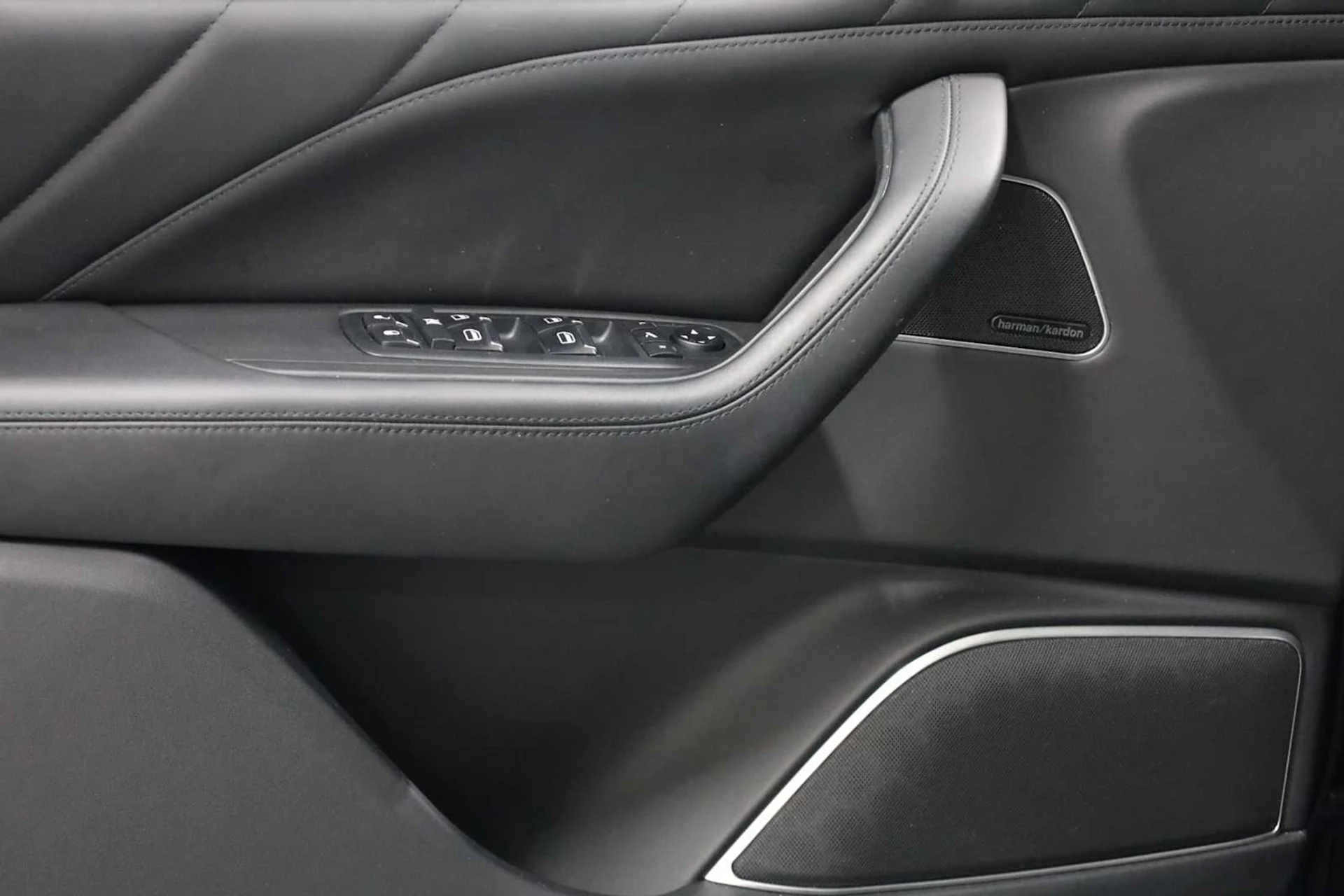 mph016_33592216_1dd8dacf7c75d102487d185bedfca16f_8d974f2562