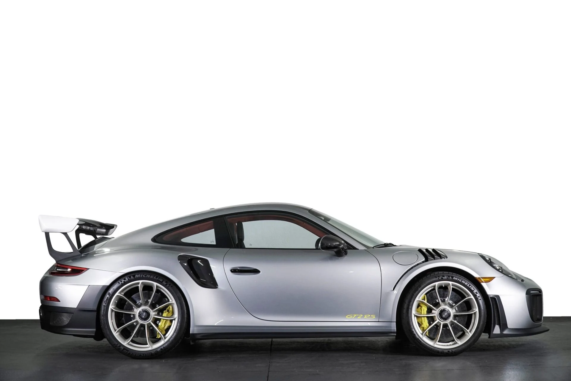 mph016_3366900524_Used_2018_Porsche_911_GT_2_RS_1779312801_4908be0596
