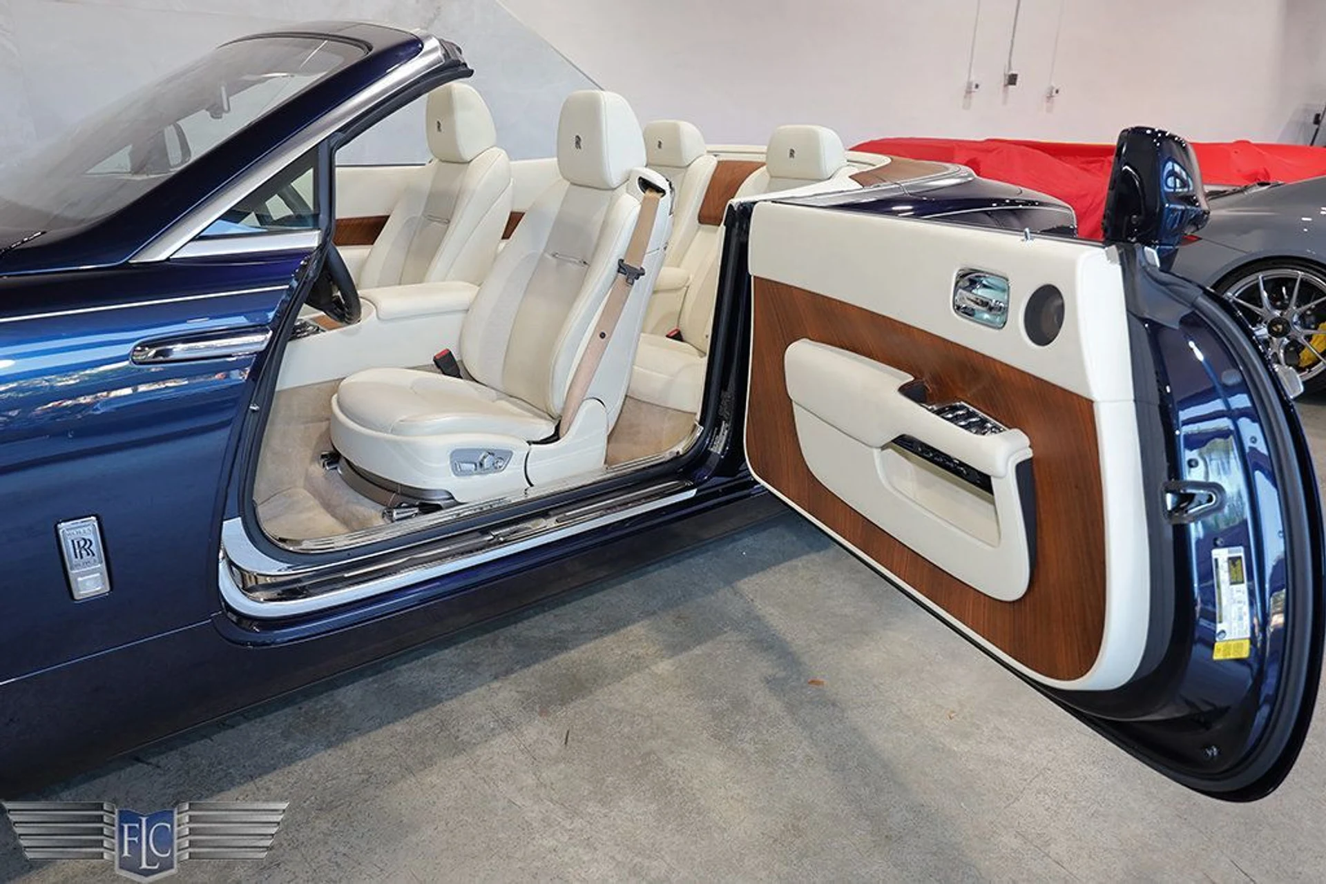 mph016_3375512625_used_2016_rolls_royce_dawn_2drconvertible_9689_23037962_17_1024_1de380fb5a