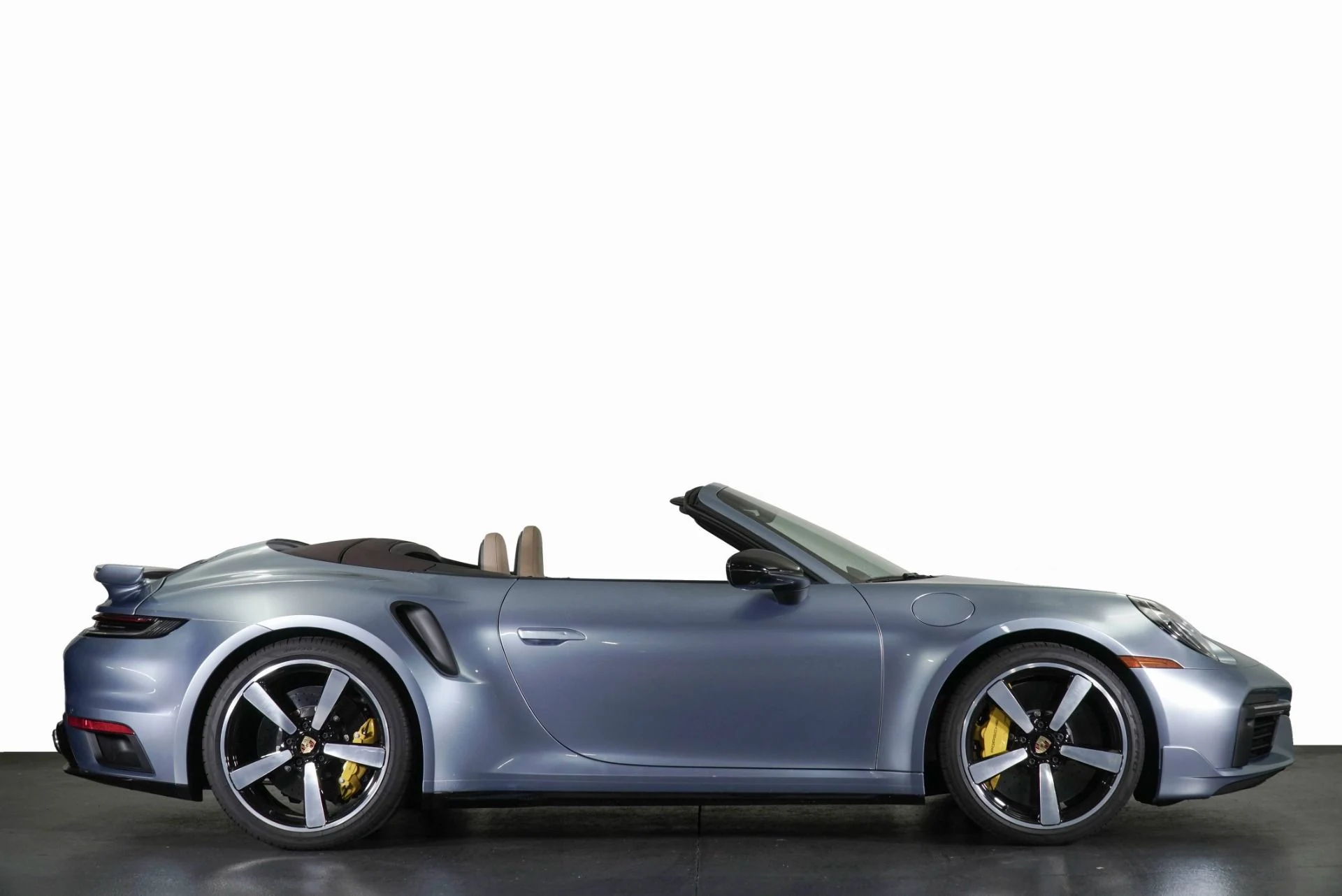 mph016_3379915779_Used_2025_Porsche_911_Turbo_S_1776533142_f26864e37e