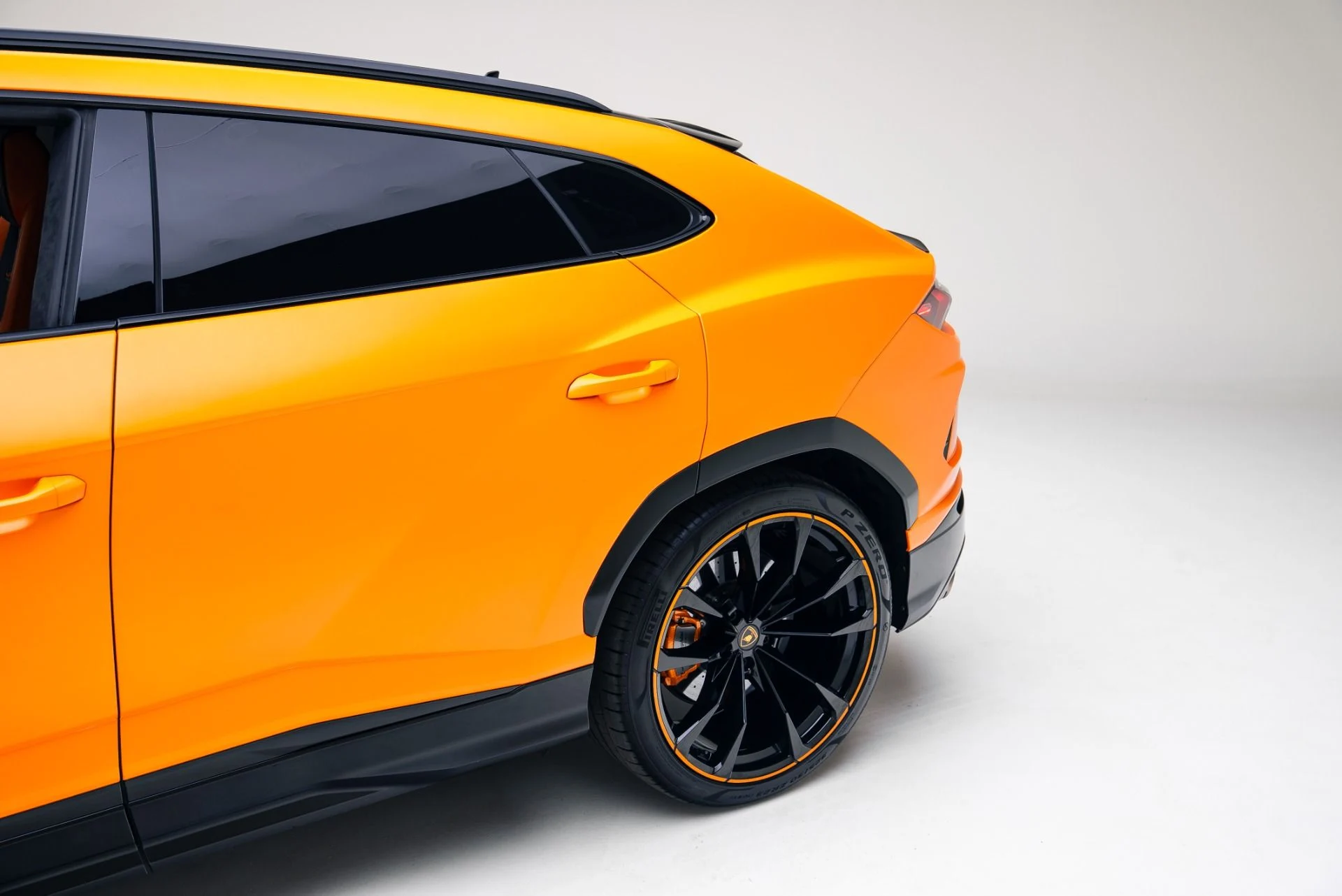 mph016_3383247361_Used_2022_Lamborghini_Urus_1765496956_71d46d5176