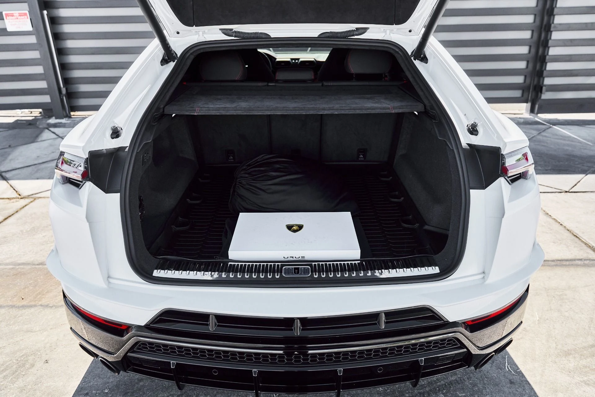 mph016_3383847729_Used_2023_Lamborghini_Urus_S_1780535949_f4cf11cee1
