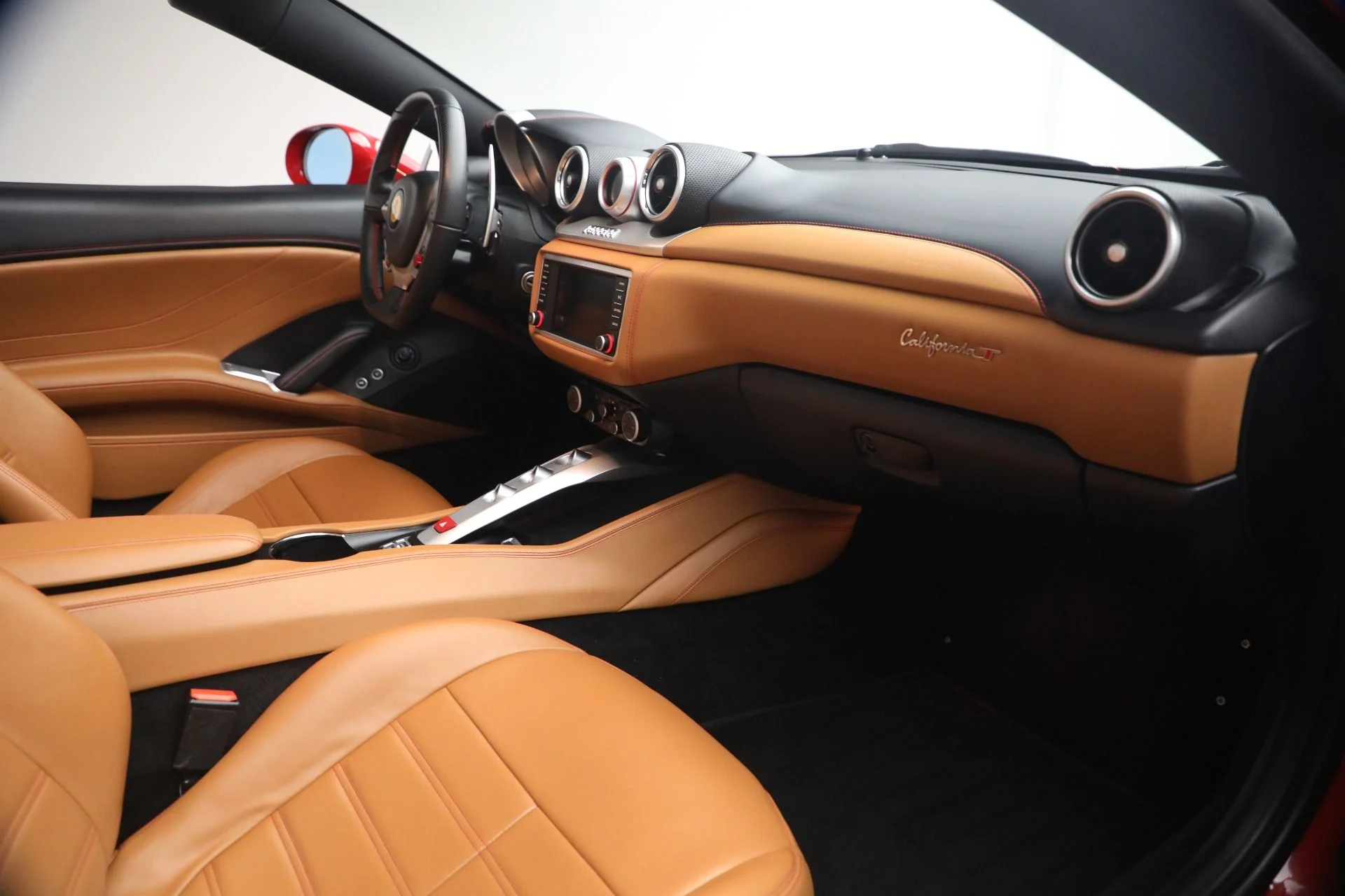 mph016_3386011340_Used_2016_Ferrari_California_T_Handling_Speciale_1775319206_41b960b025