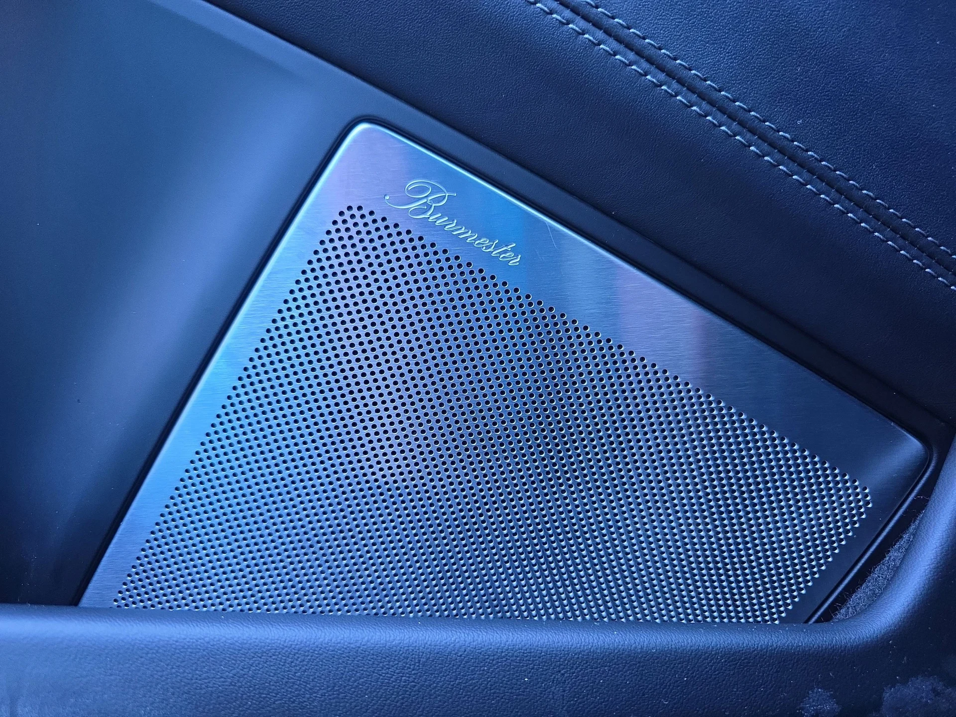 mph016_3389081512_1d5db2d0e5637396e047769284a45524x_01757ed429