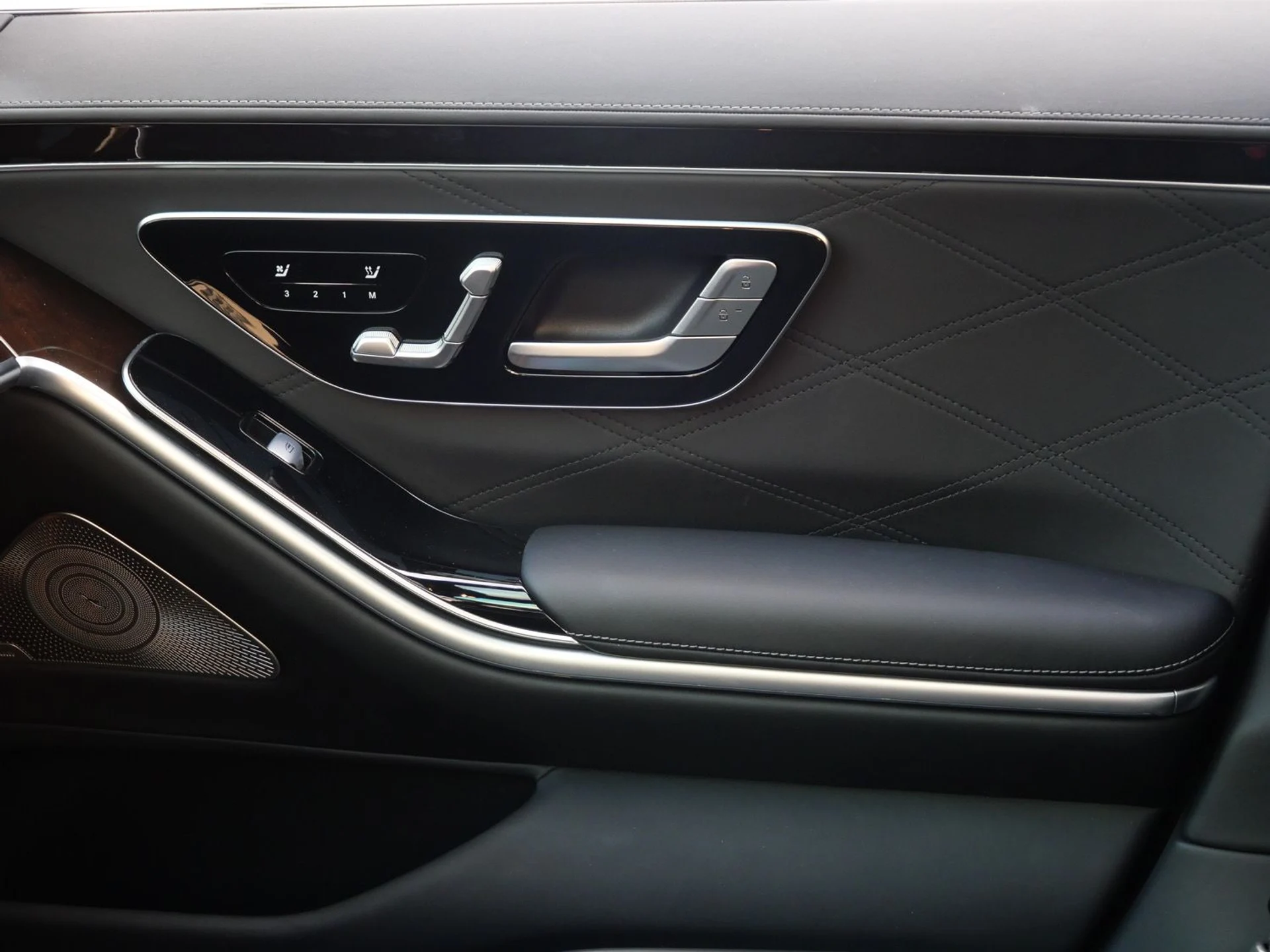 mph016_3390691161_5d08557993b971d229f9941c3e9bb646x_1b63ada31f