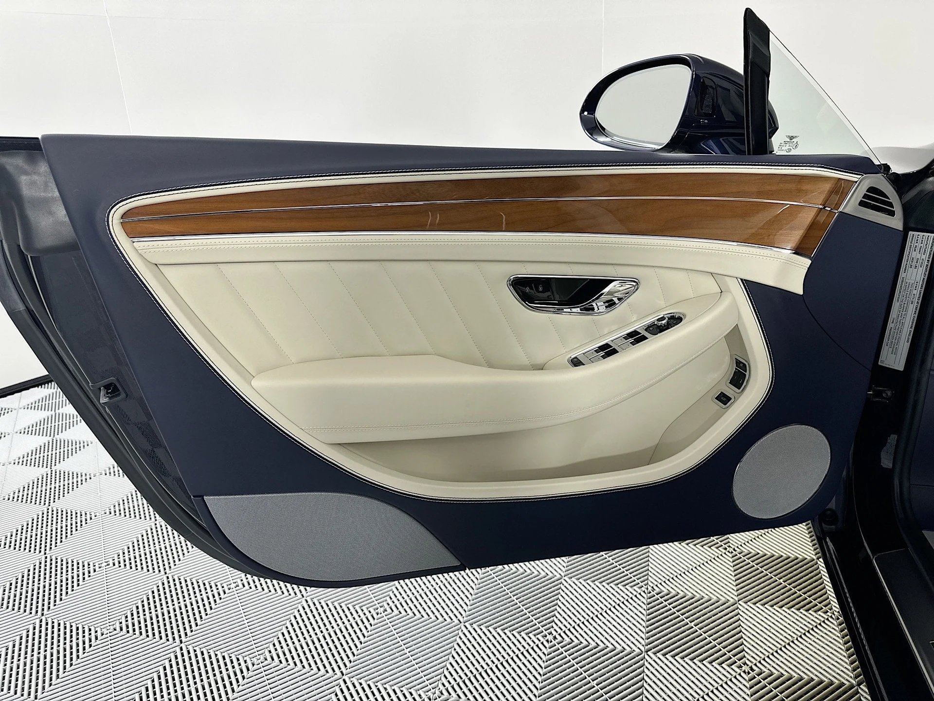 mph016_3395176207_17_957c14327e