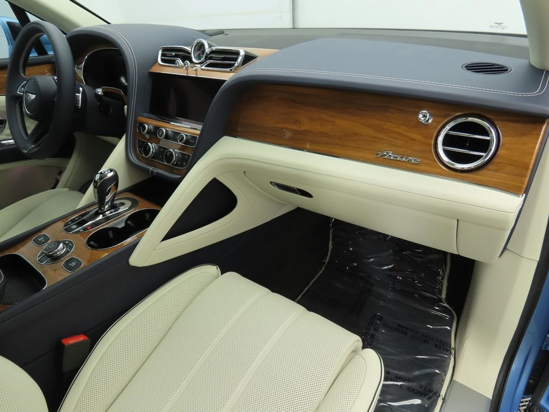 mph016_3398668149_new_2025_bentley_bentayga_v8awd_8119_22909990_17_1024_15086ac5e3