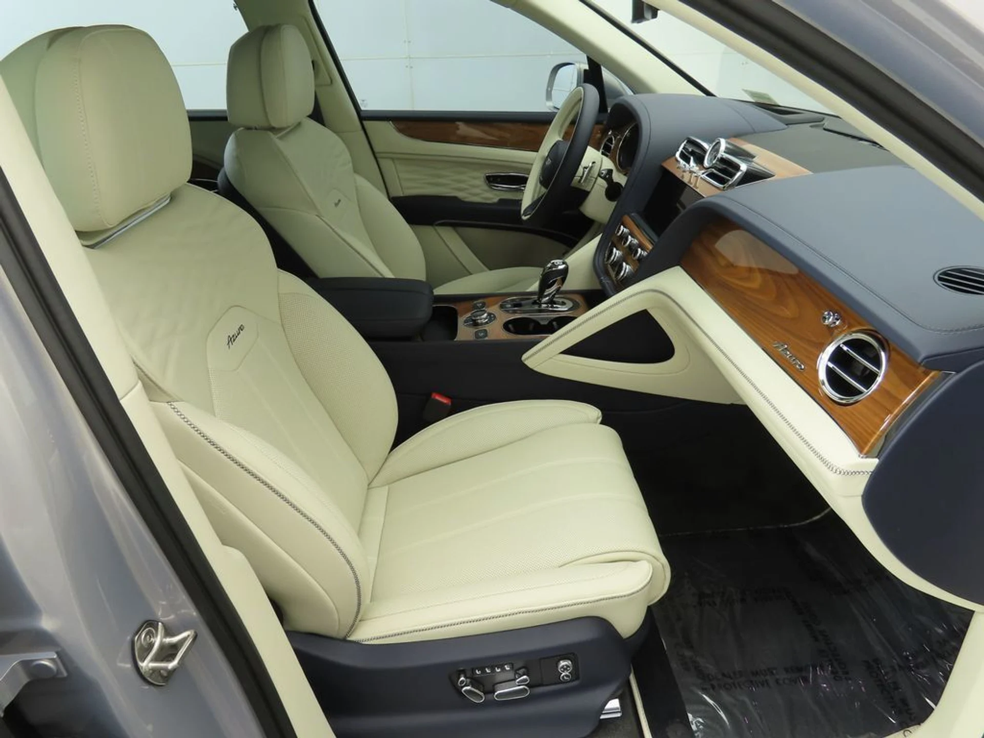 mph016_3400166157_new_2025_bentley_bentayga_ewb_v8awd_8119_22908718_17_1024_3893f5c386