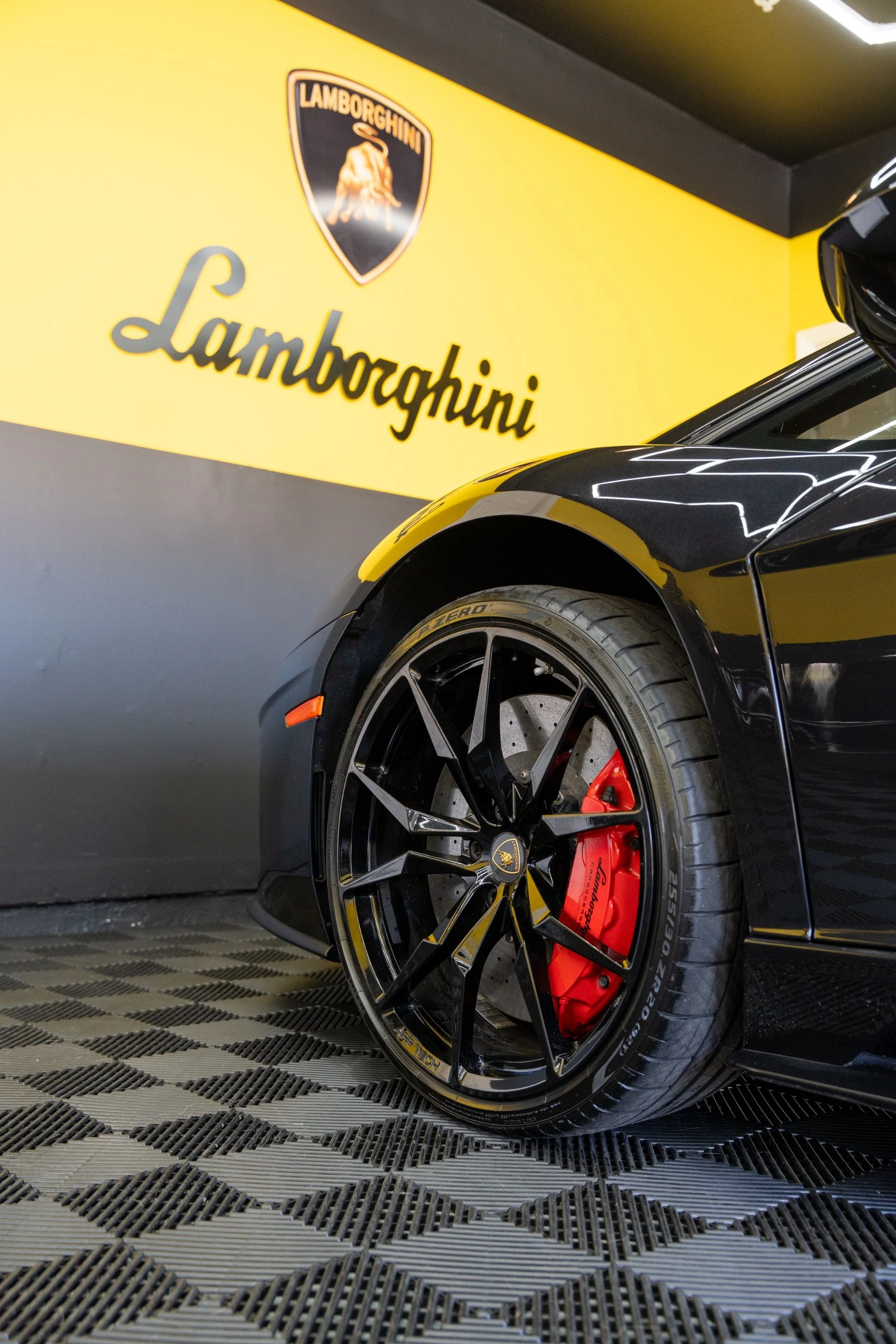 mph016_3408584064_Used_2018_Lamborghini_Aventador_LP_740_4_S_1792436167_4eccb87024