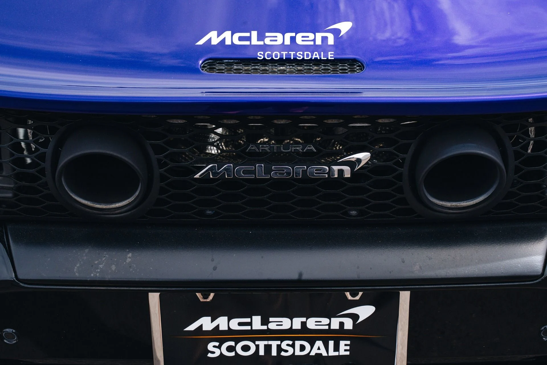 mph016_3421463609_Used_2023_MCLAREN_ARTURA_Vision_1748904428_96d0dc5f9b