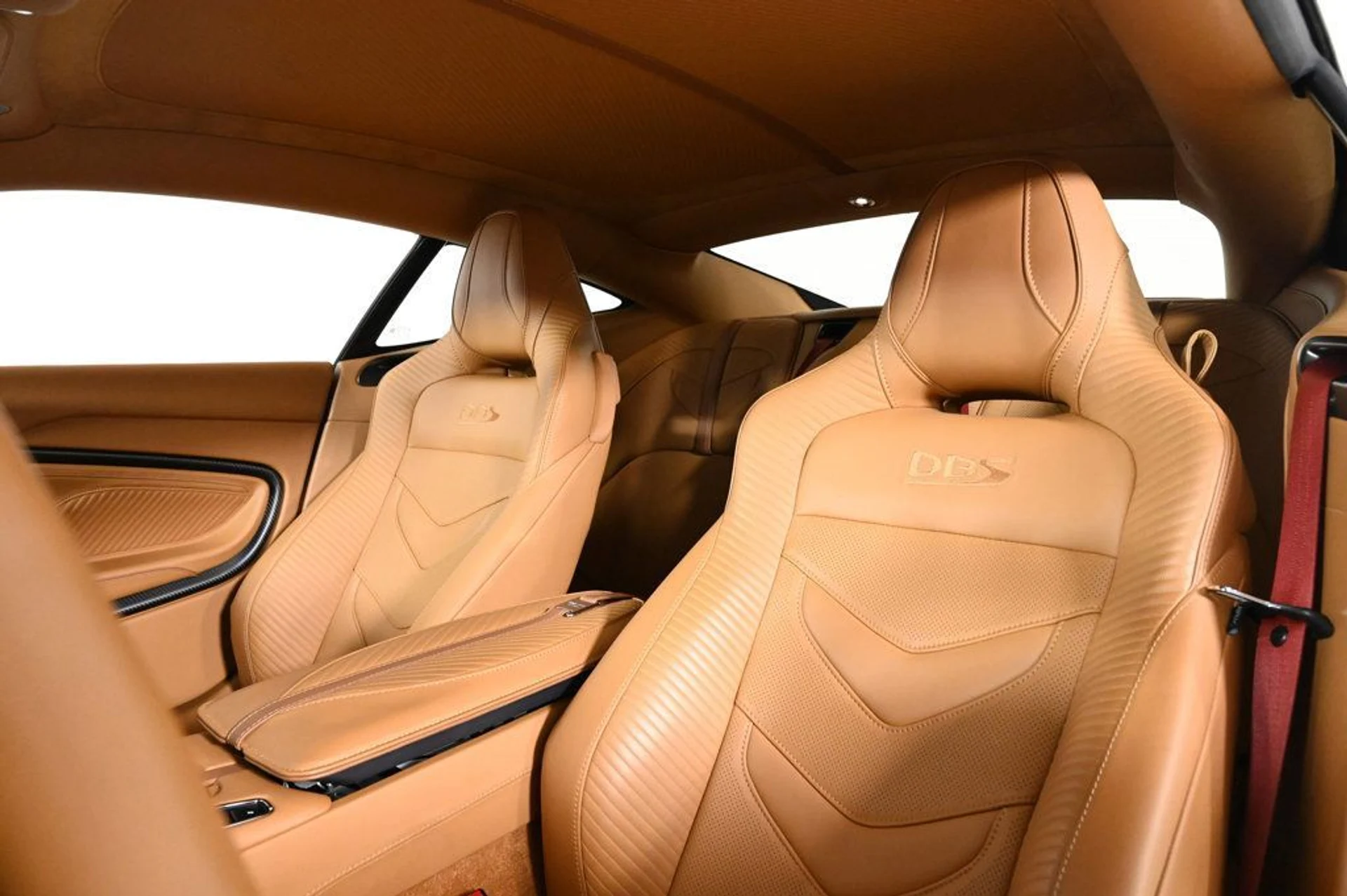 mph016_3424469324_used_2023_aston_martin_dbs_ultimate_11350_22943347_16_1024_6c984dbc93