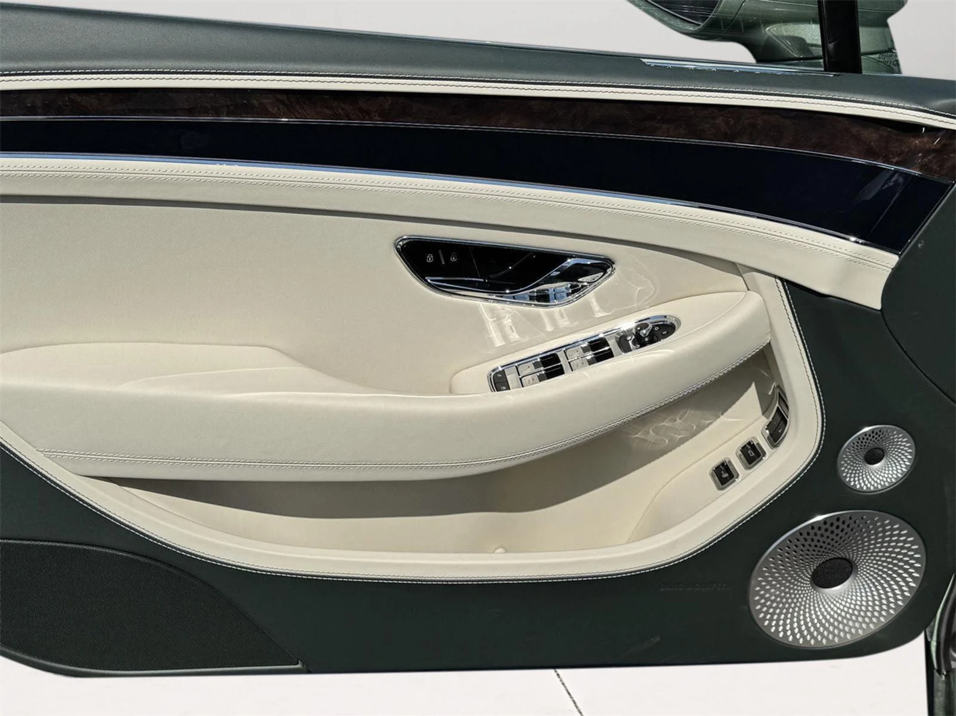 mph016_3425605350_04d5b58e10a0752ca2c44723b92a6396_534cb271ff