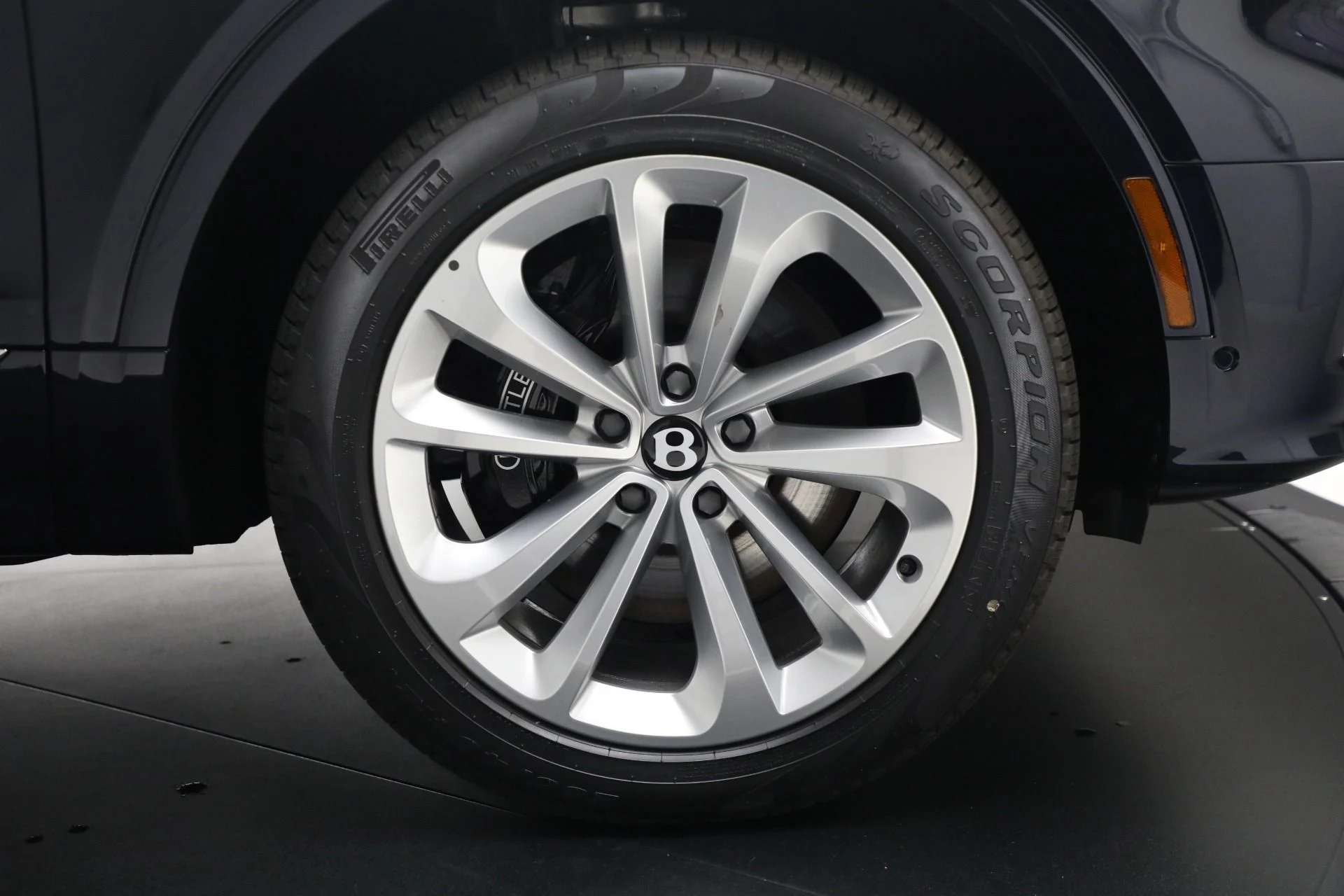 mph016_342847303_New_2025_Bentley_Bentayga_V8_30c6ed5c42