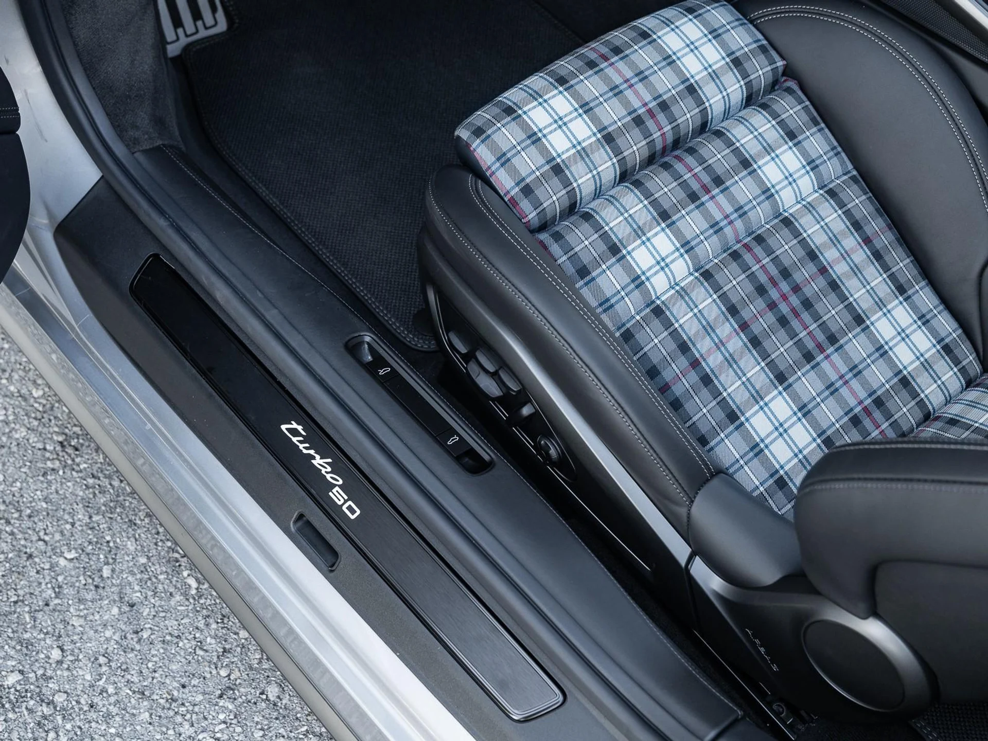 mph016_343607735_Used_2025_Porsche_911_Turbo_1761858400_ac13bbae44