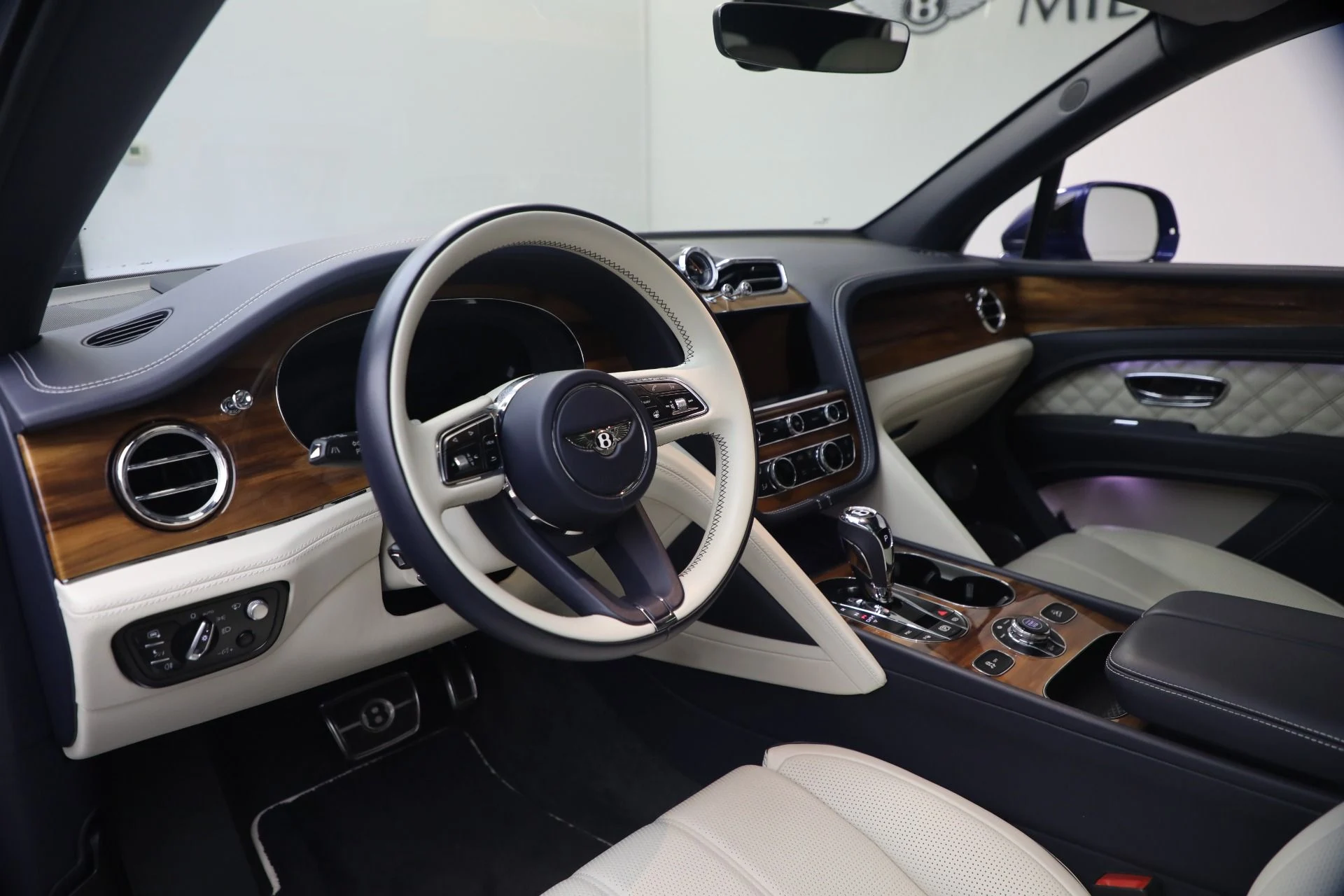 mph016_3445786529_Used_2022_Bentley_Bentayga_V8_1780928736_233ac431e4