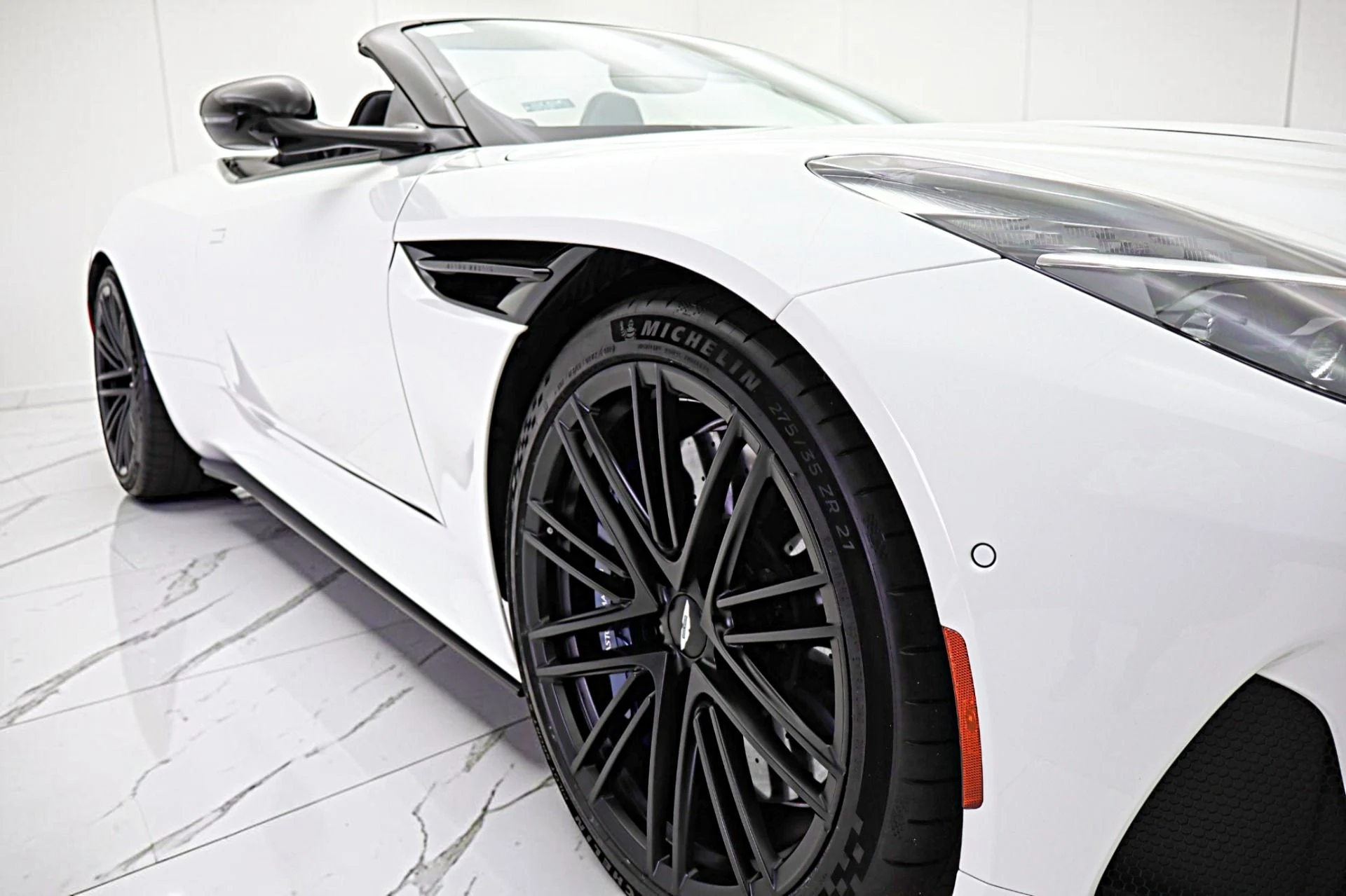 mph016_3446283287_Used_2024_Aston_Martin_DB_12_Volante_b7263232a5