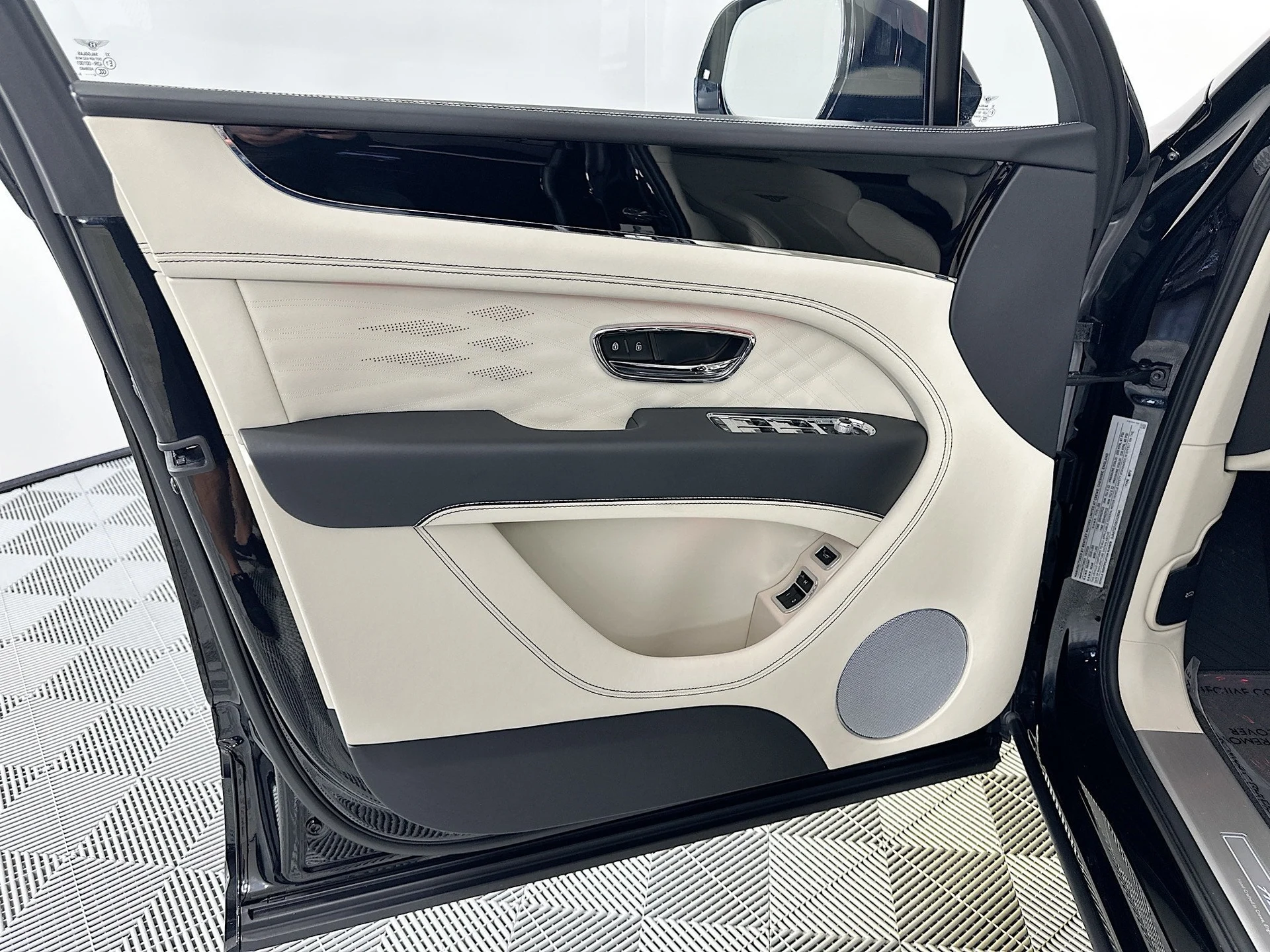 mph016_3446562072_17_c4058f3aaf