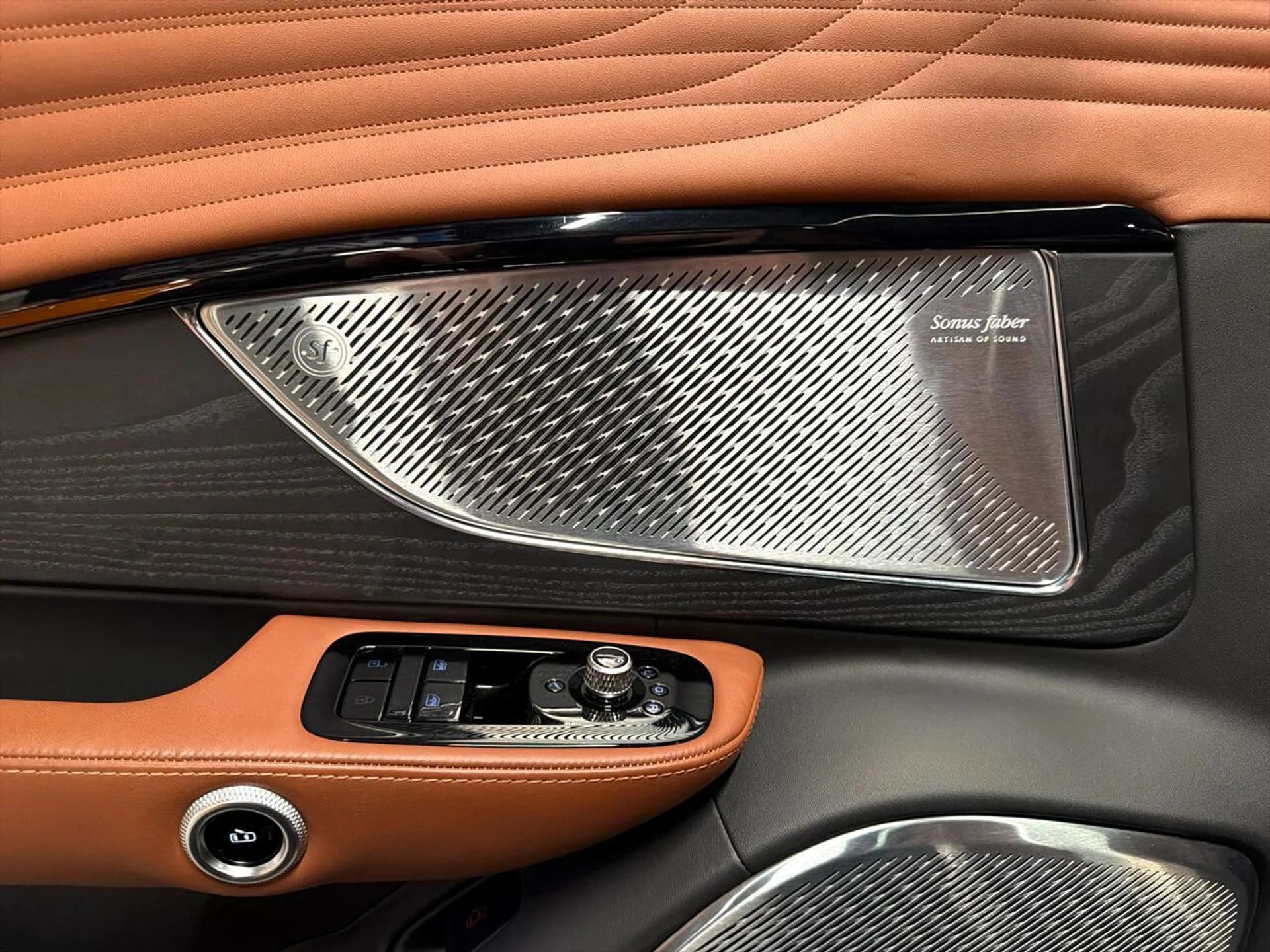 mph016_3456510937_639015868546394519_f40245dcea