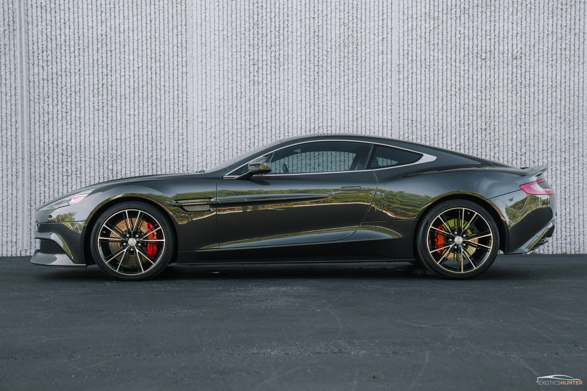 mph016_3468068838_Used_2014_Aston_Martin_Vanquish_Carbon_Everything_1754011458_597f1166d9