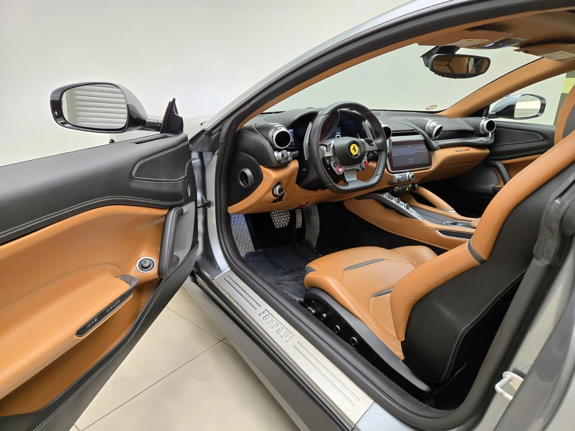 mph016_3468706786_Used_2017_Ferrari_GTC_4_Lusso_V12_1768977454_1e5d881e25