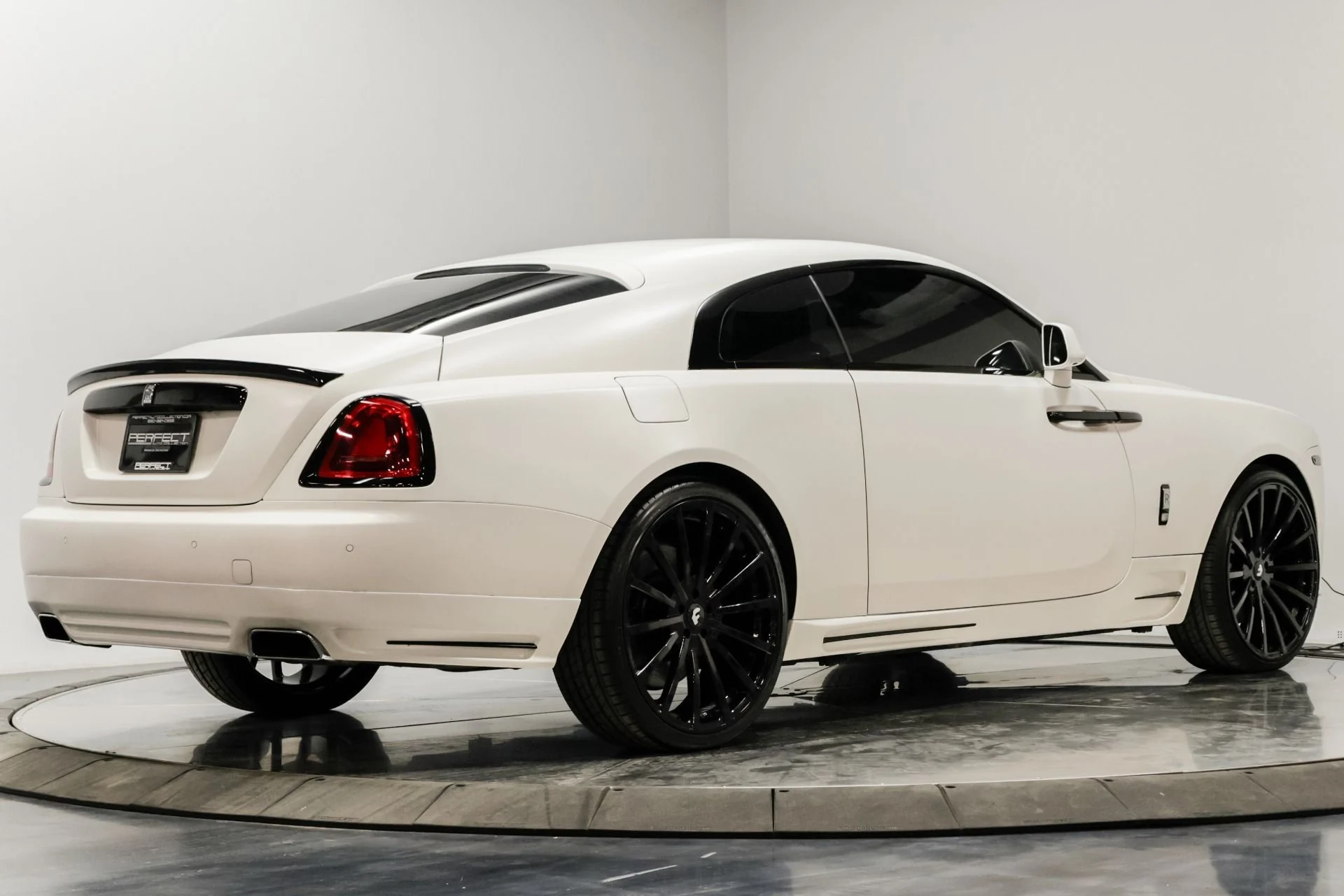 mph016_3470608832_Used_2014_Rolls_Royce_Wraith_1761229868_4ac29ea448