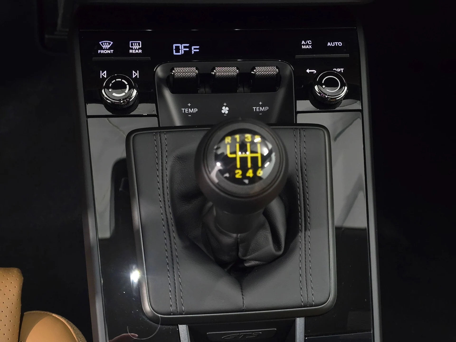 mph016_3488072250_4a89b7070d74756717f9aa69af64af94x_38dac97a79