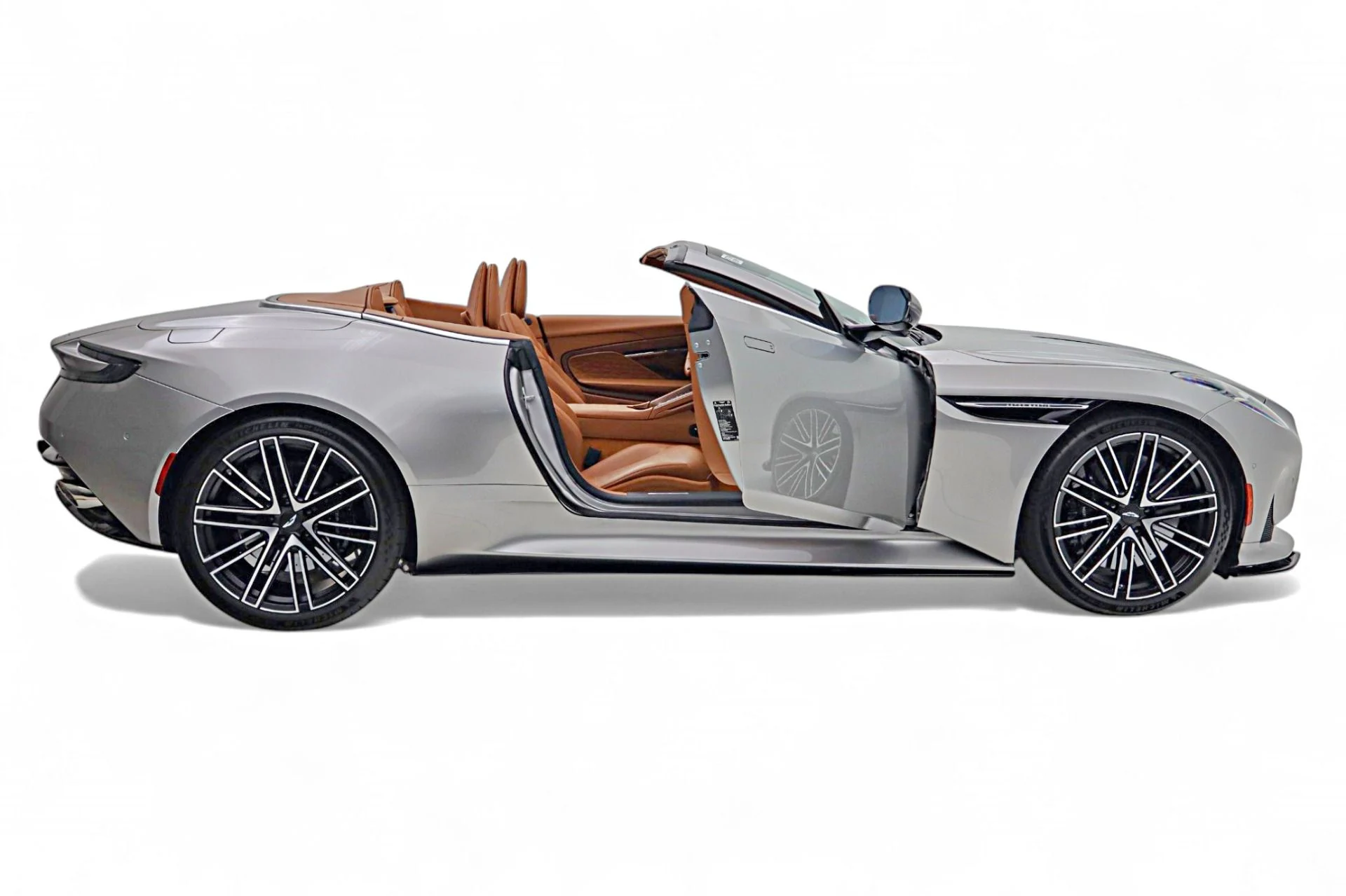 mph016_3488173075_Used_2024_Aston_Martin_DB_12_Volante_a1328feb35