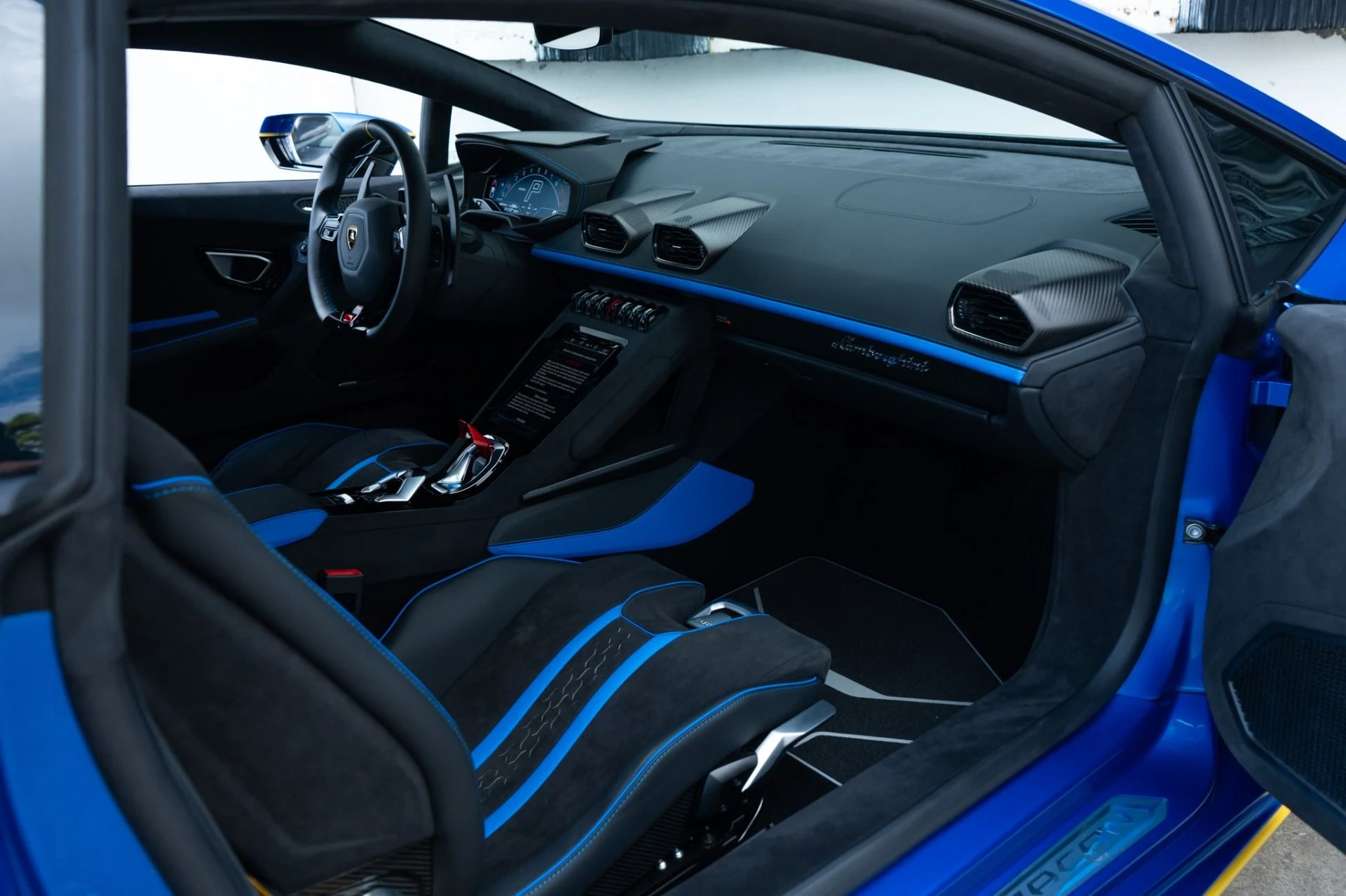 mph016_3495700263_Used_2023_Lamborghini_Huracan_Tecnica_1790706861_7513d0a3e9