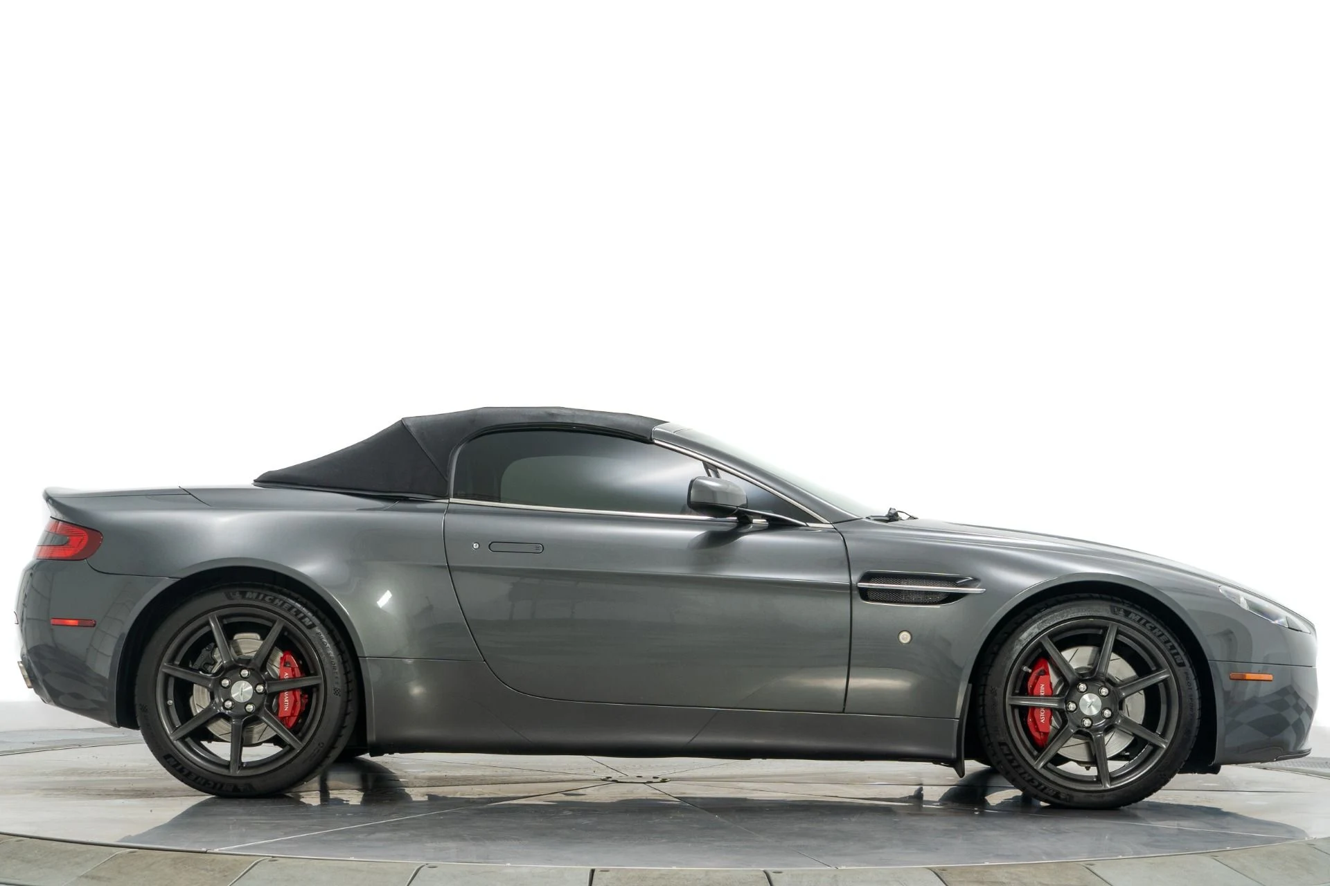 mph016_349848133_Used_2008_Aston_Martin_V8_Vantage_Roadster_1756322519_ba6e1ac010