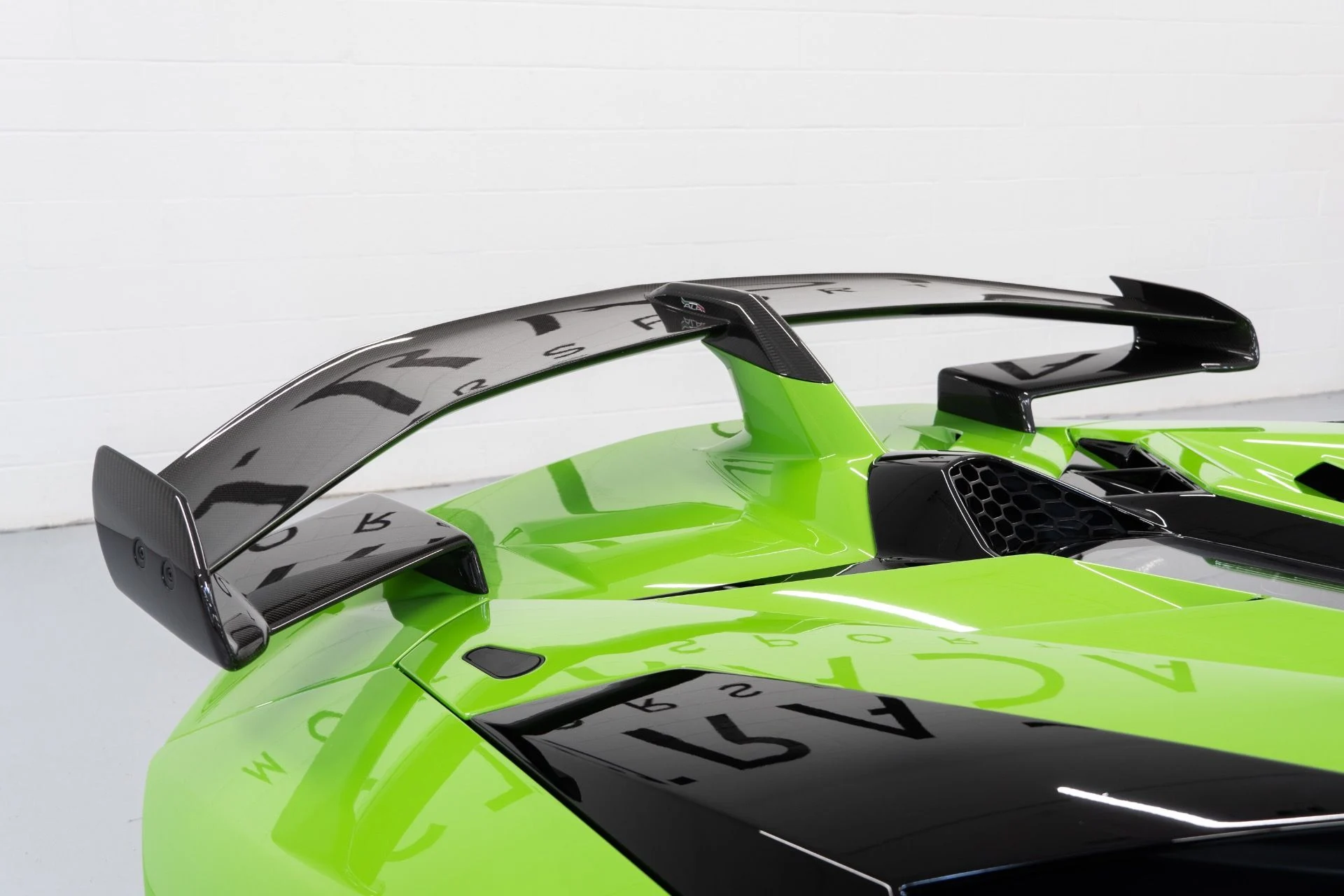 mph016_3506119208_Used_2021_Lamborghini_Aventador_LP_770_4_SVJ_1753475140_7e77576f21
