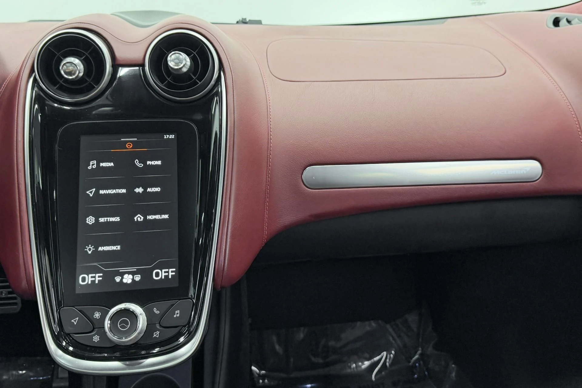 mph016_3507517252_Used_2021_Mc_Laren_GT_Leather_and_Alcantara_Interior_Bowers_and_Wilkins_Audio_1785172366_629e7d8433