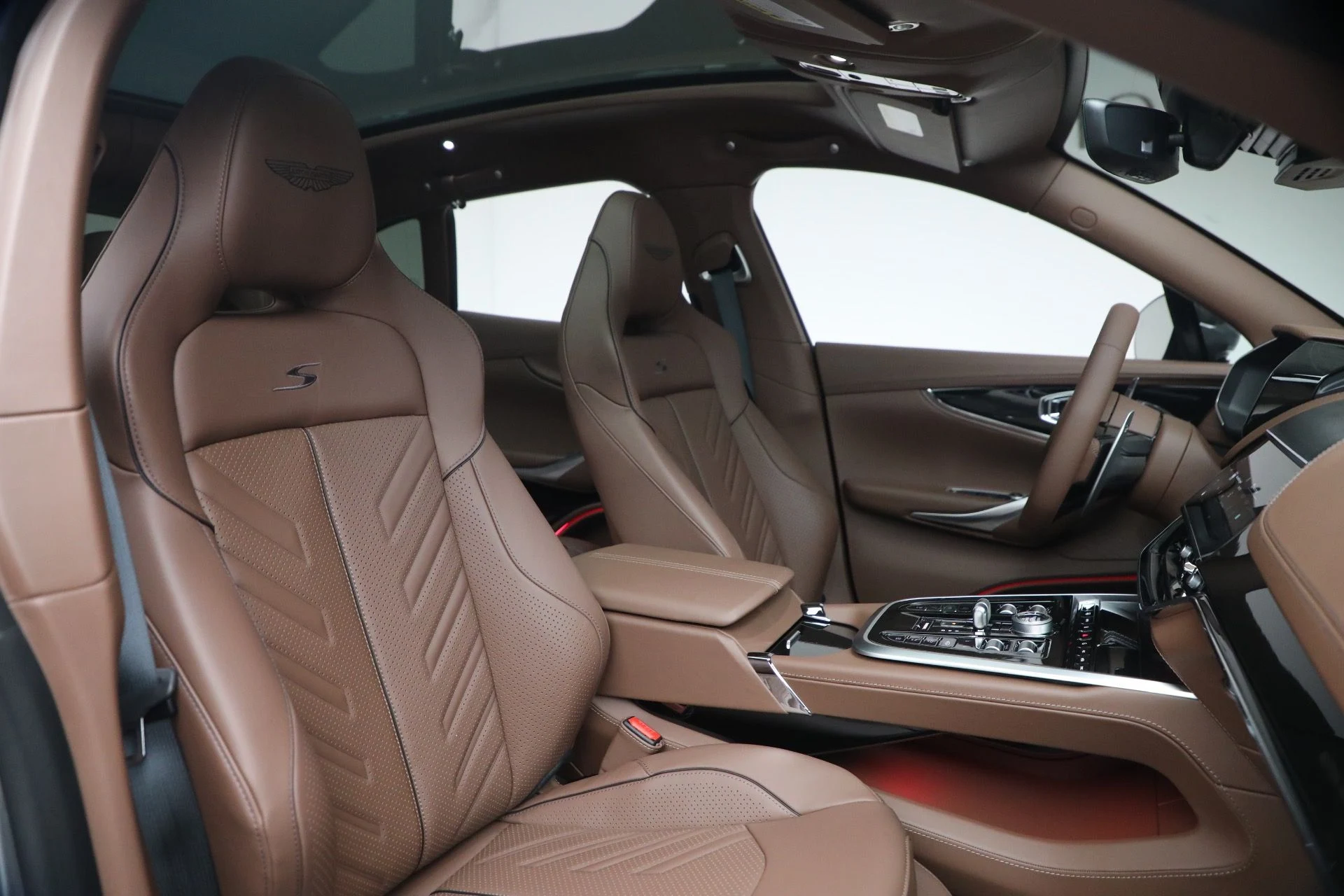 mph016_3509626774_New_2026_Aston_Martin_DBX_S_1765053352_b053ce70e6