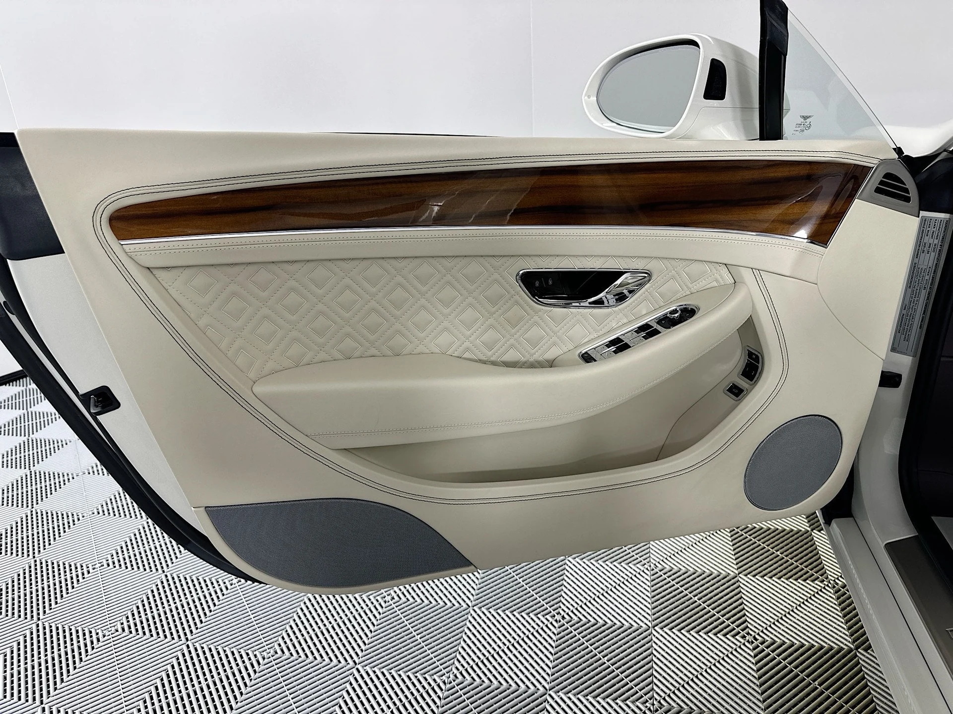 mph016_3513609376_17_bfc7bc88e8