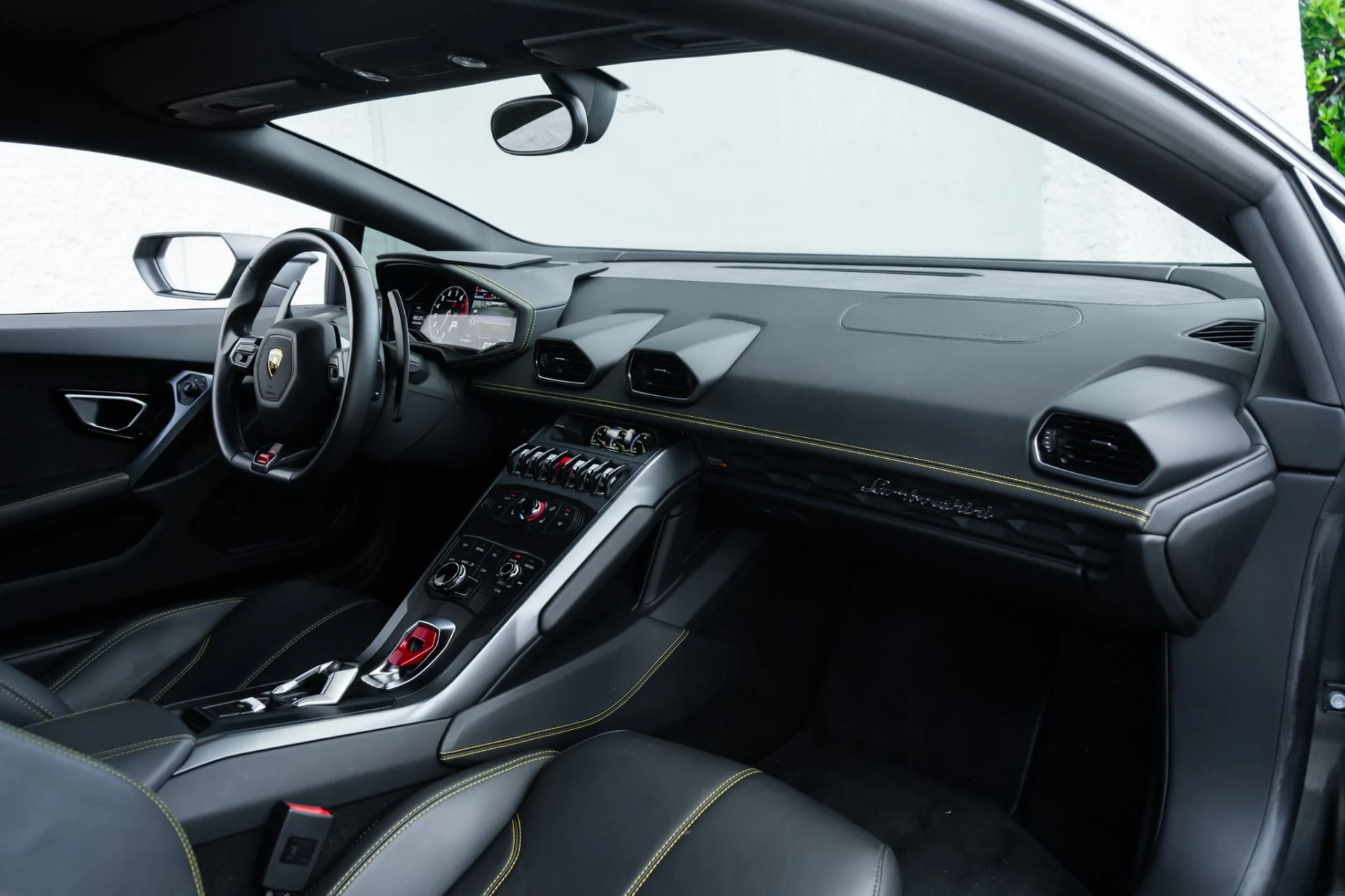 mph016_351677878_Used_2015_Lamborghini_Huracan_LP_610_4_1779833473_7d773815ff